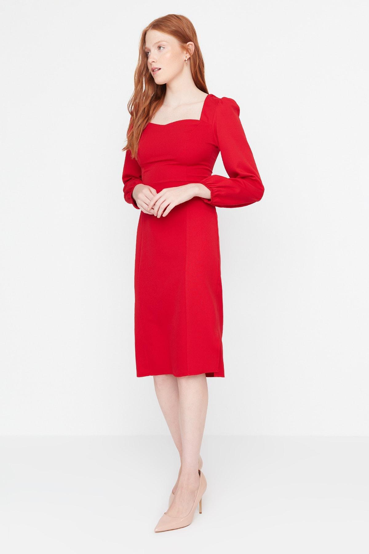 فستان بقصة ضيقة وفتحة رقبة بتصميم قلب، أحمر, Red, large image number 1