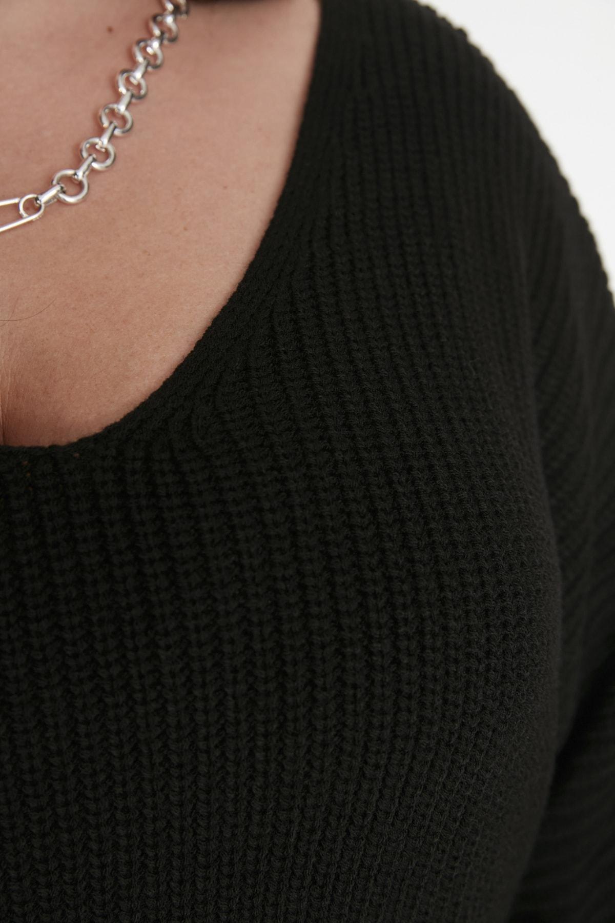 Black V-Neck Plus Size Sweater, , large image number 3