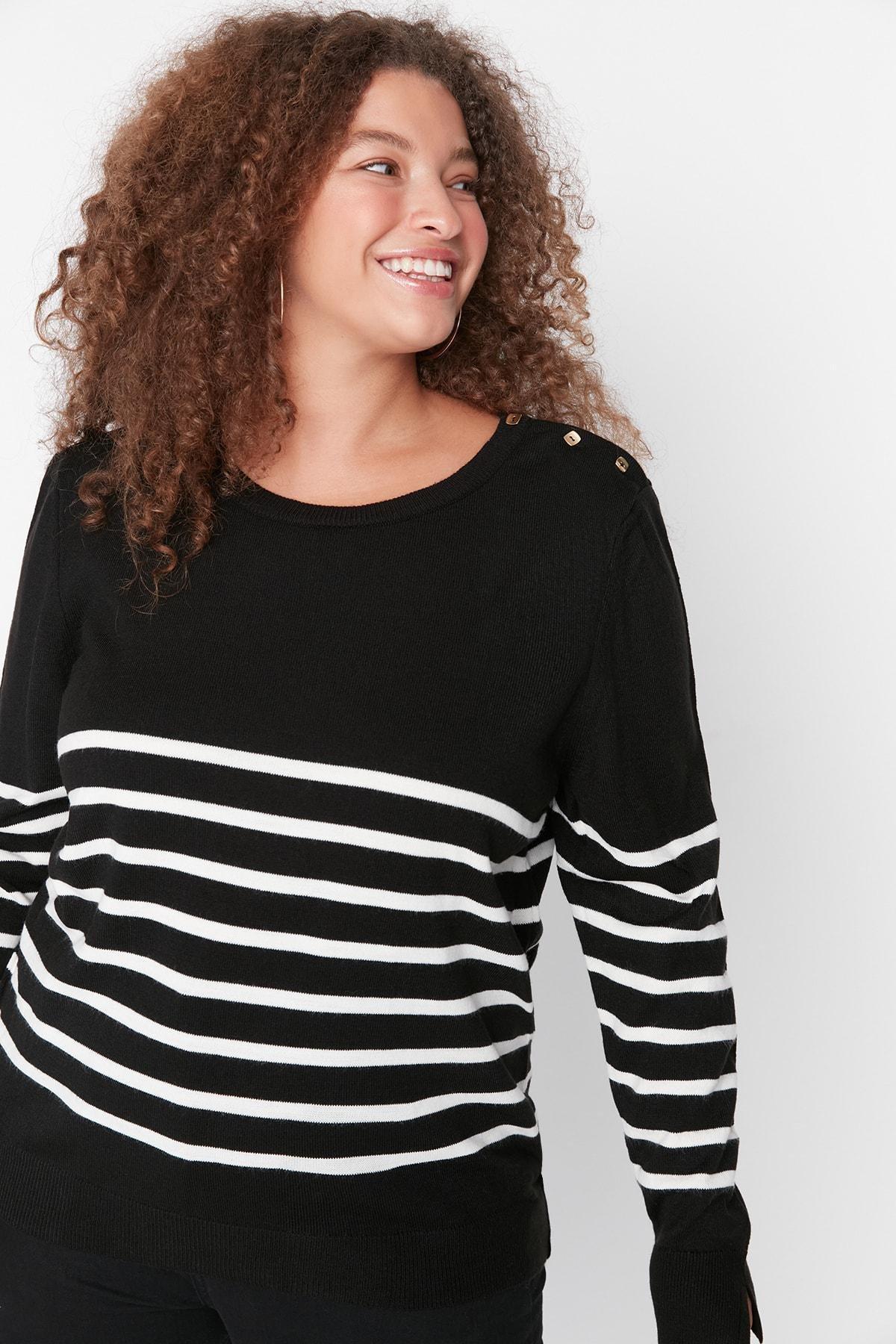 Black Relaxed Crew Neck Plus Size Sweater, , large image number 1