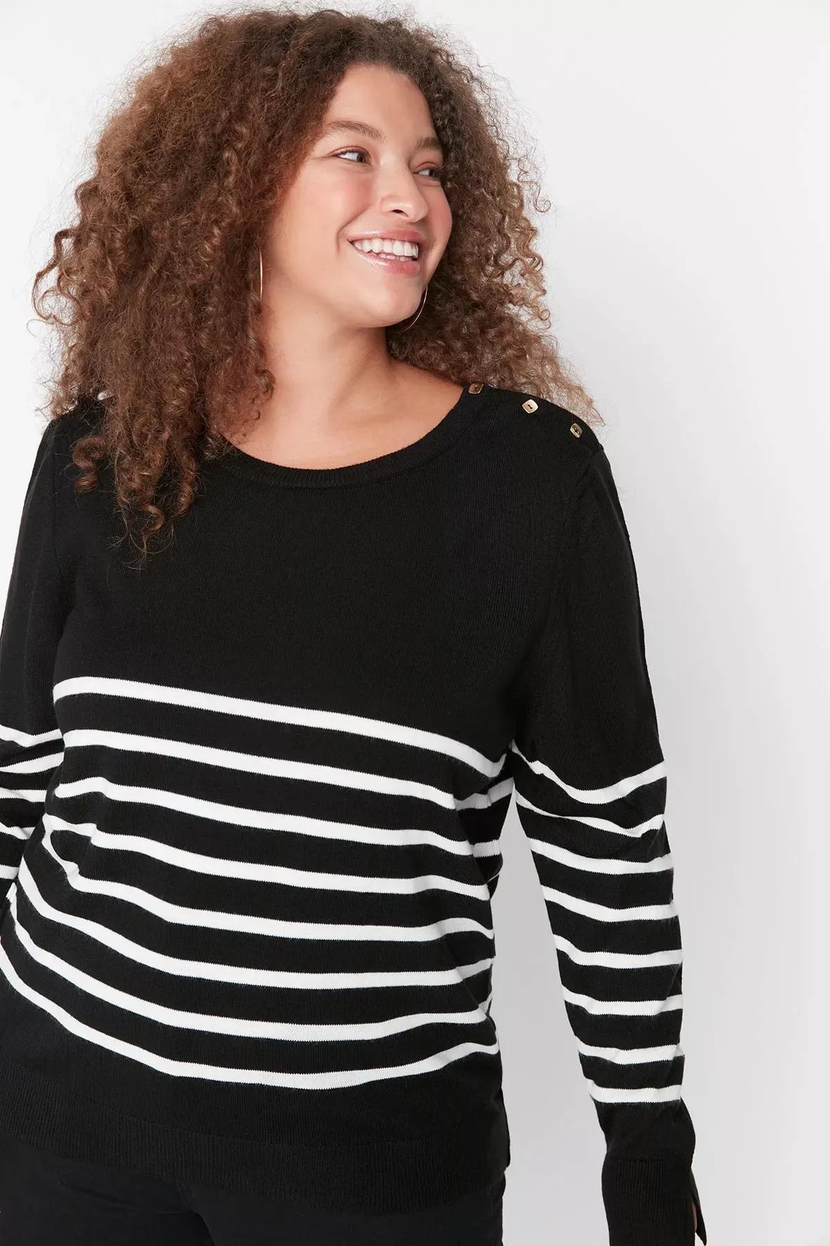 Black Relaxed Crew Neck Plus Size Sweater, Black, medium