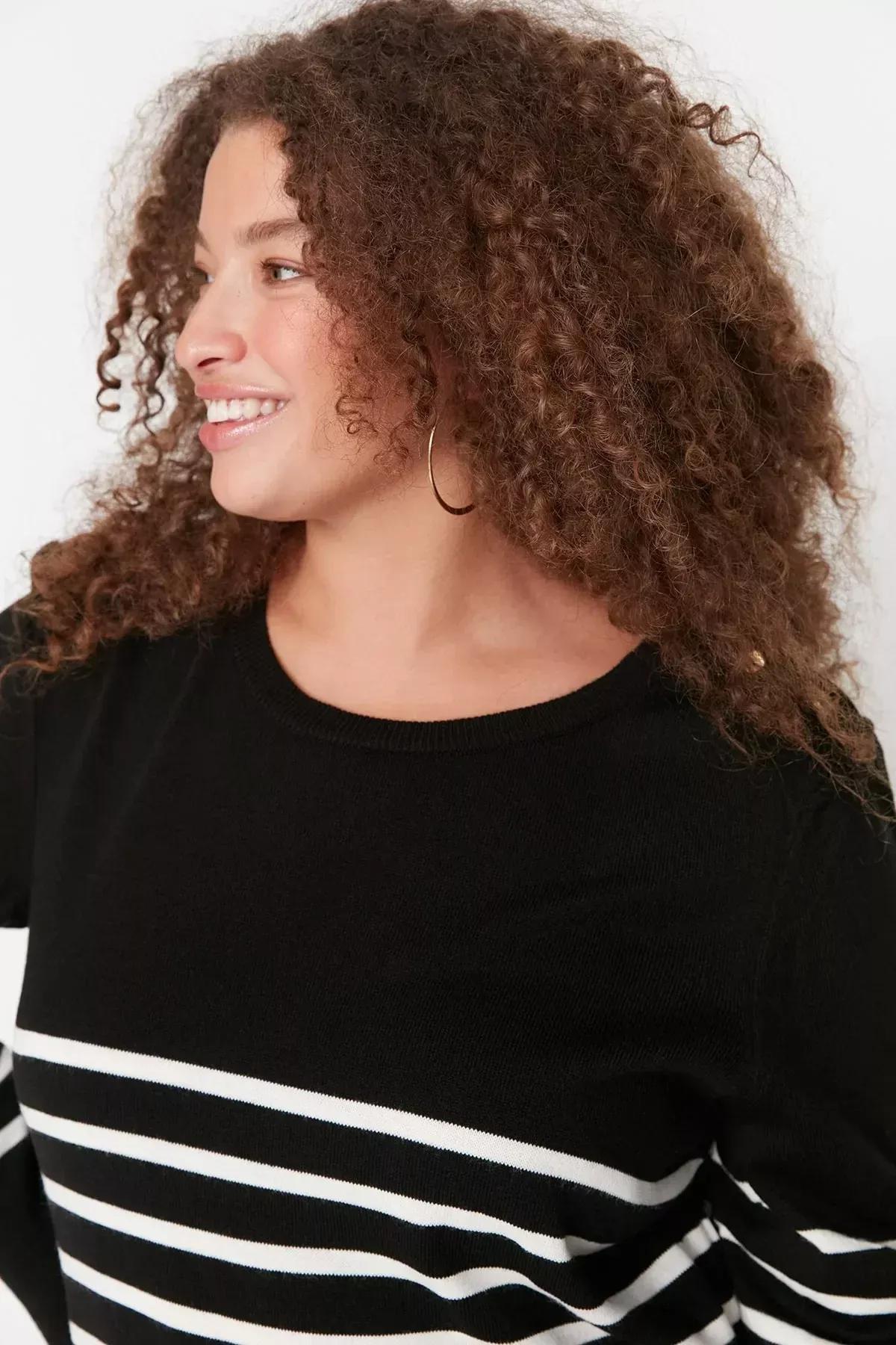 Black Relaxed Crew Neck Plus Size Sweater, Black, medium