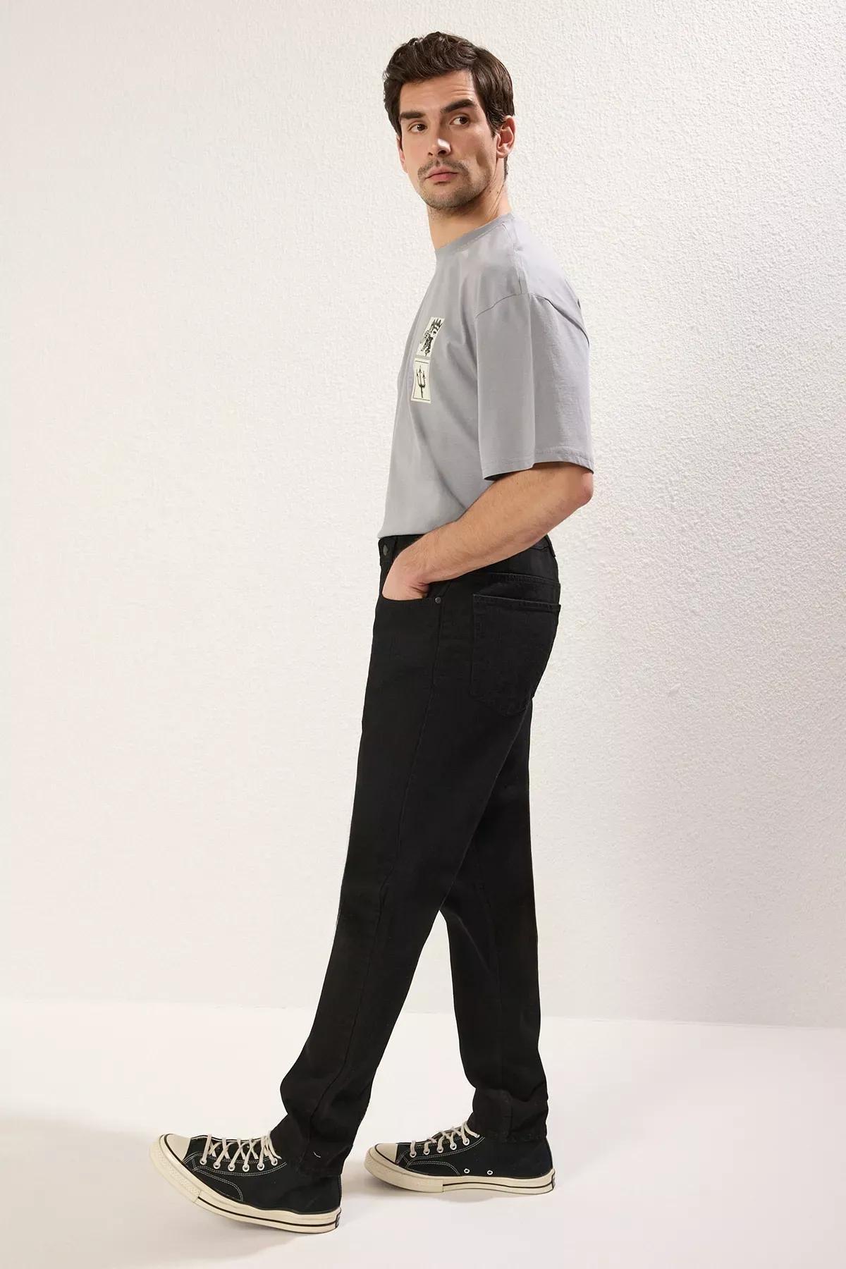 Black Essential Fit Jeans, , large image number 2