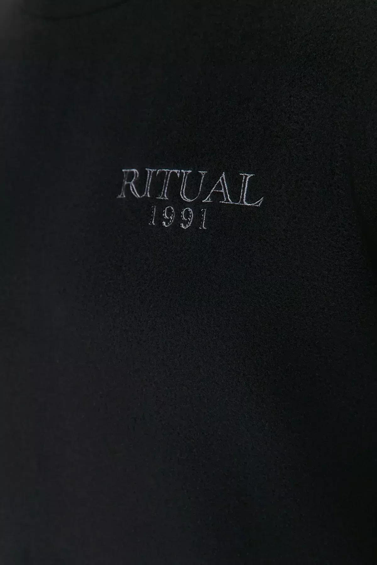 Black Crew Neck Sweatshirt, Black, large image number 3