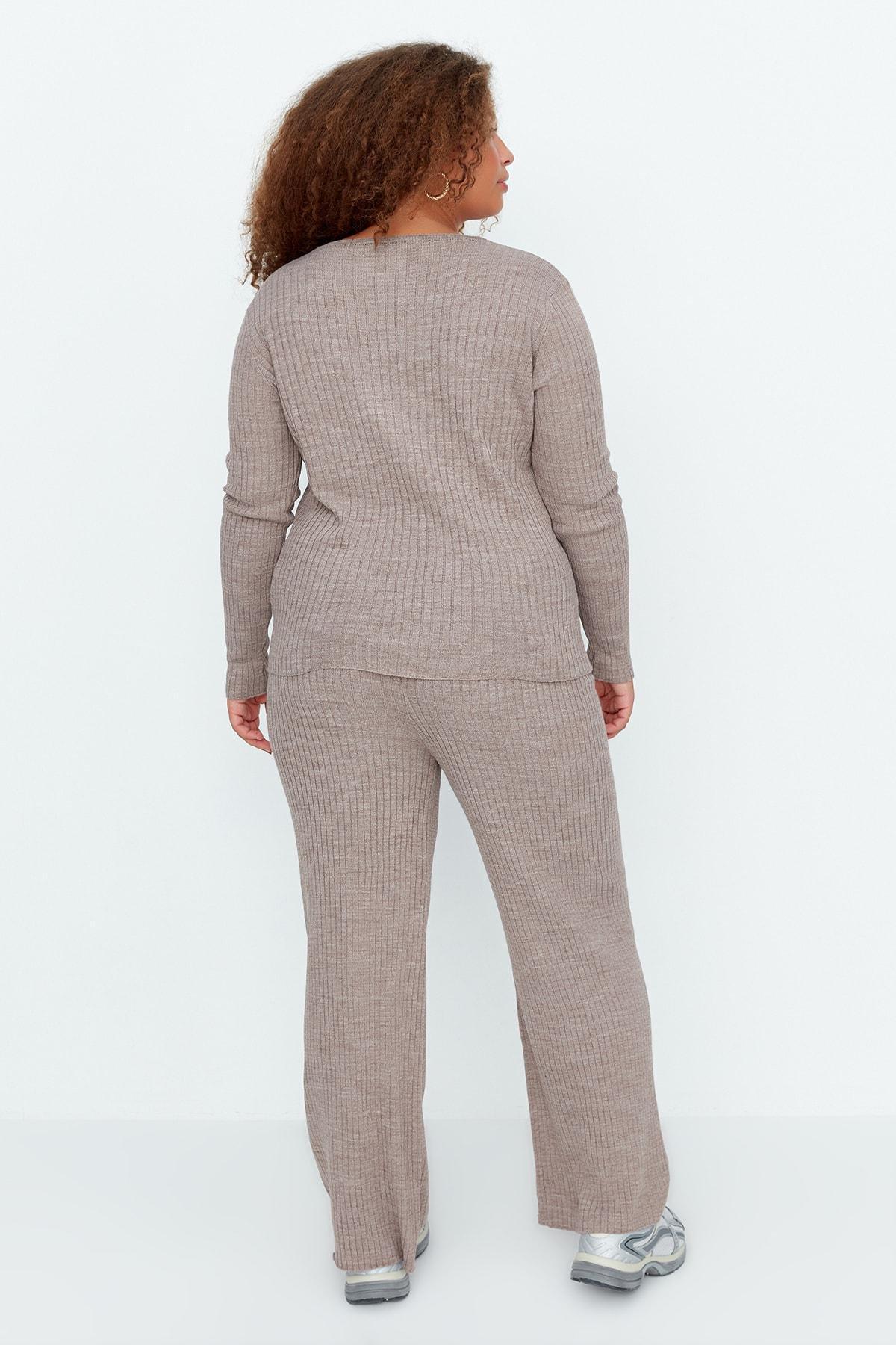 Brown V-Neck Plus Size Co-Ord Set, , large image number 4