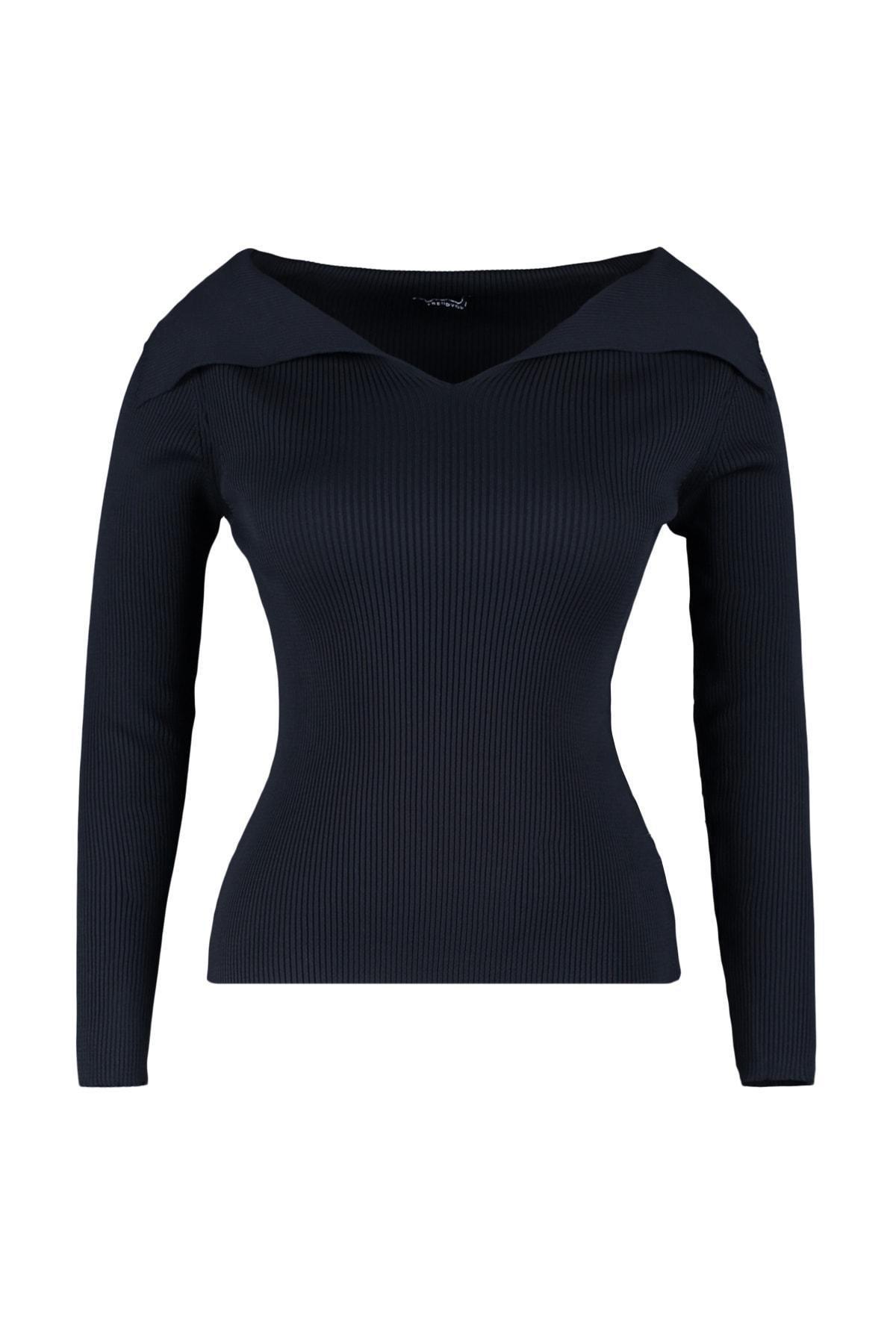 Black Fitted Plus Size Sweater, , large image number 5