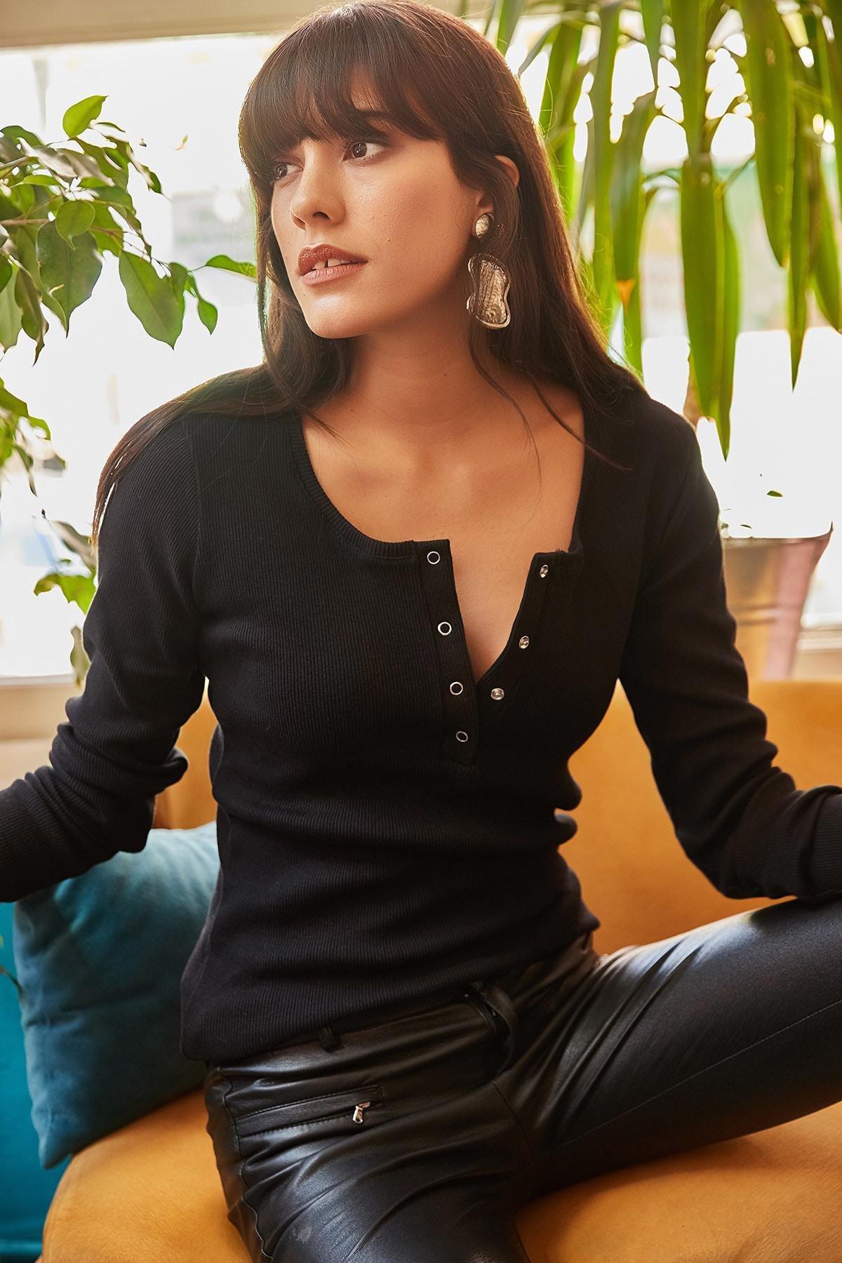 Black Fitted Blouse, BLACK, medium