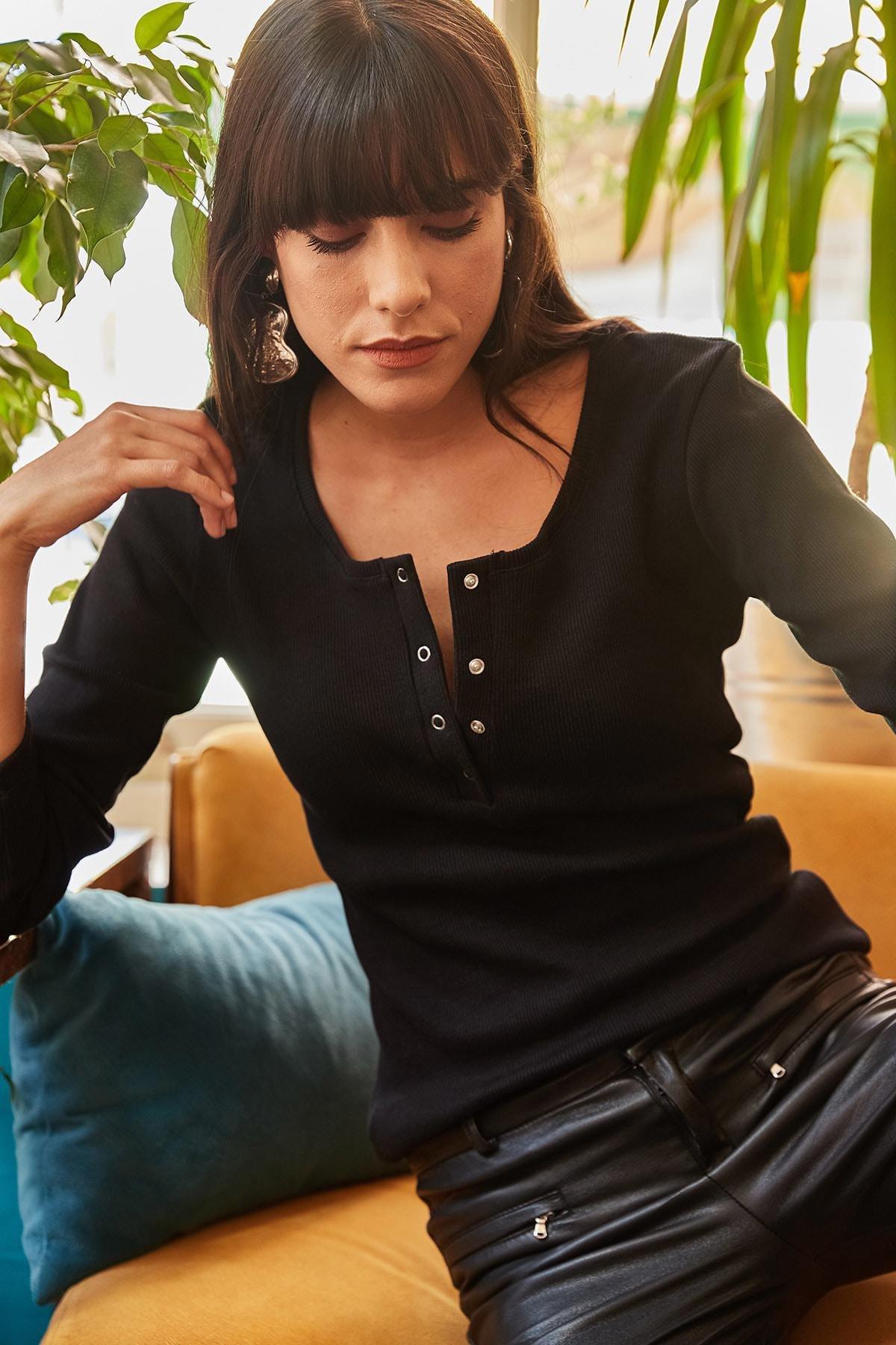 Black Fitted Blouse, BLACK, medium