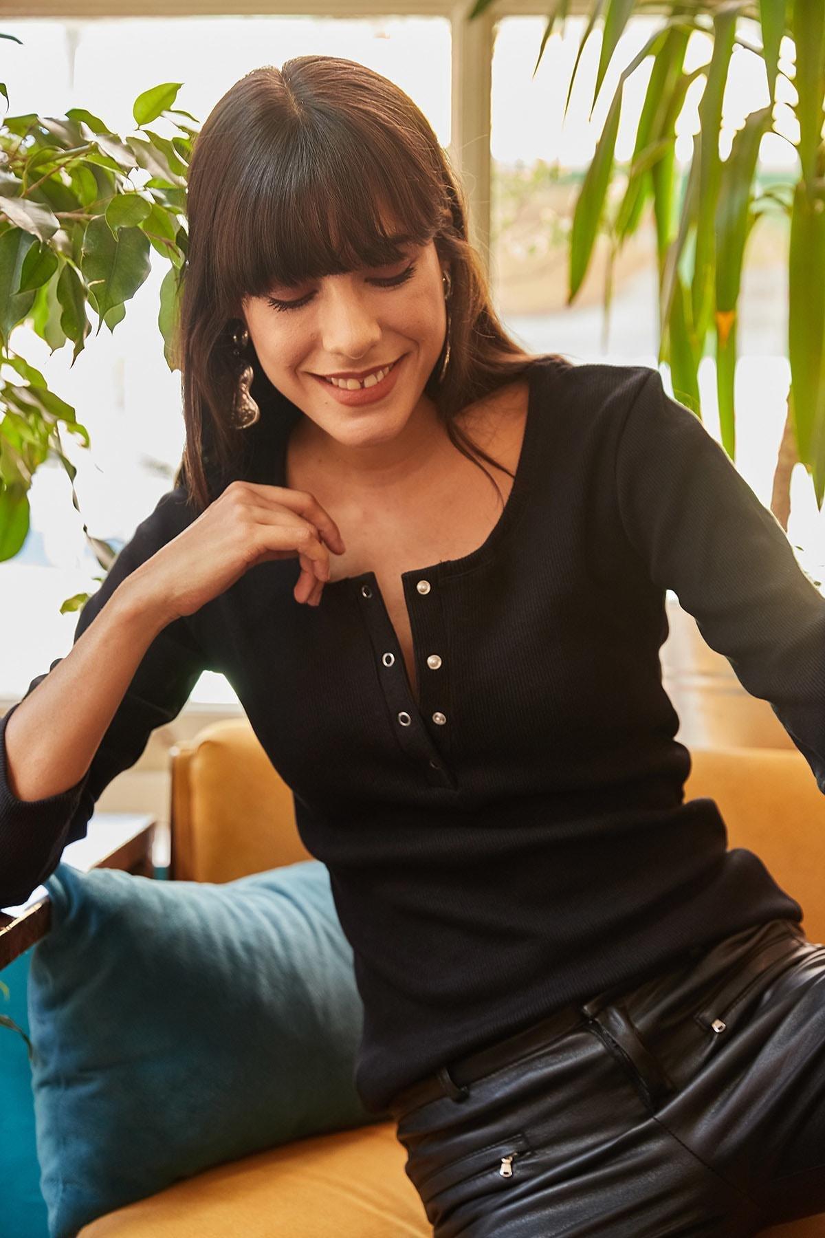 Black Fitted Blouse, BLACK, medium