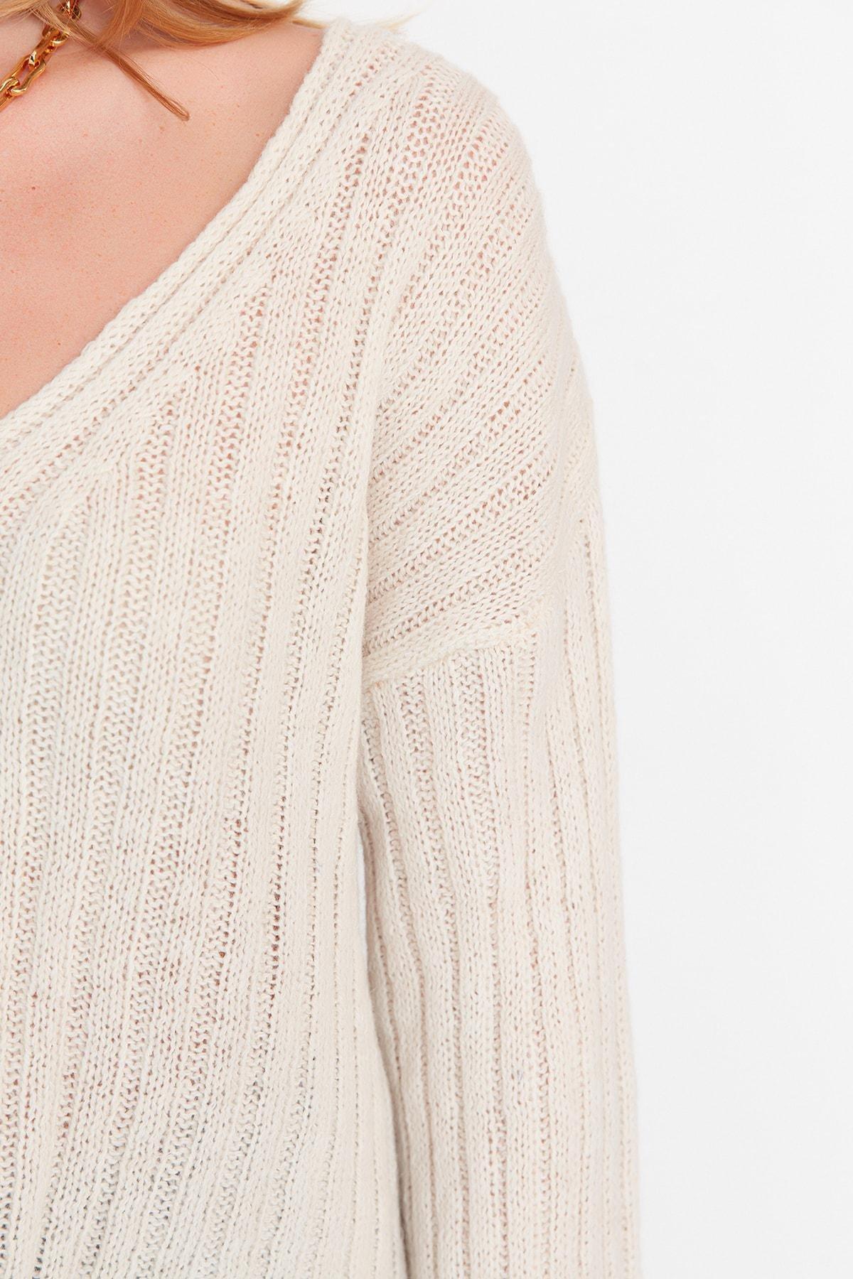 Beige V-Neck Oversize Sweater, , large image number 4