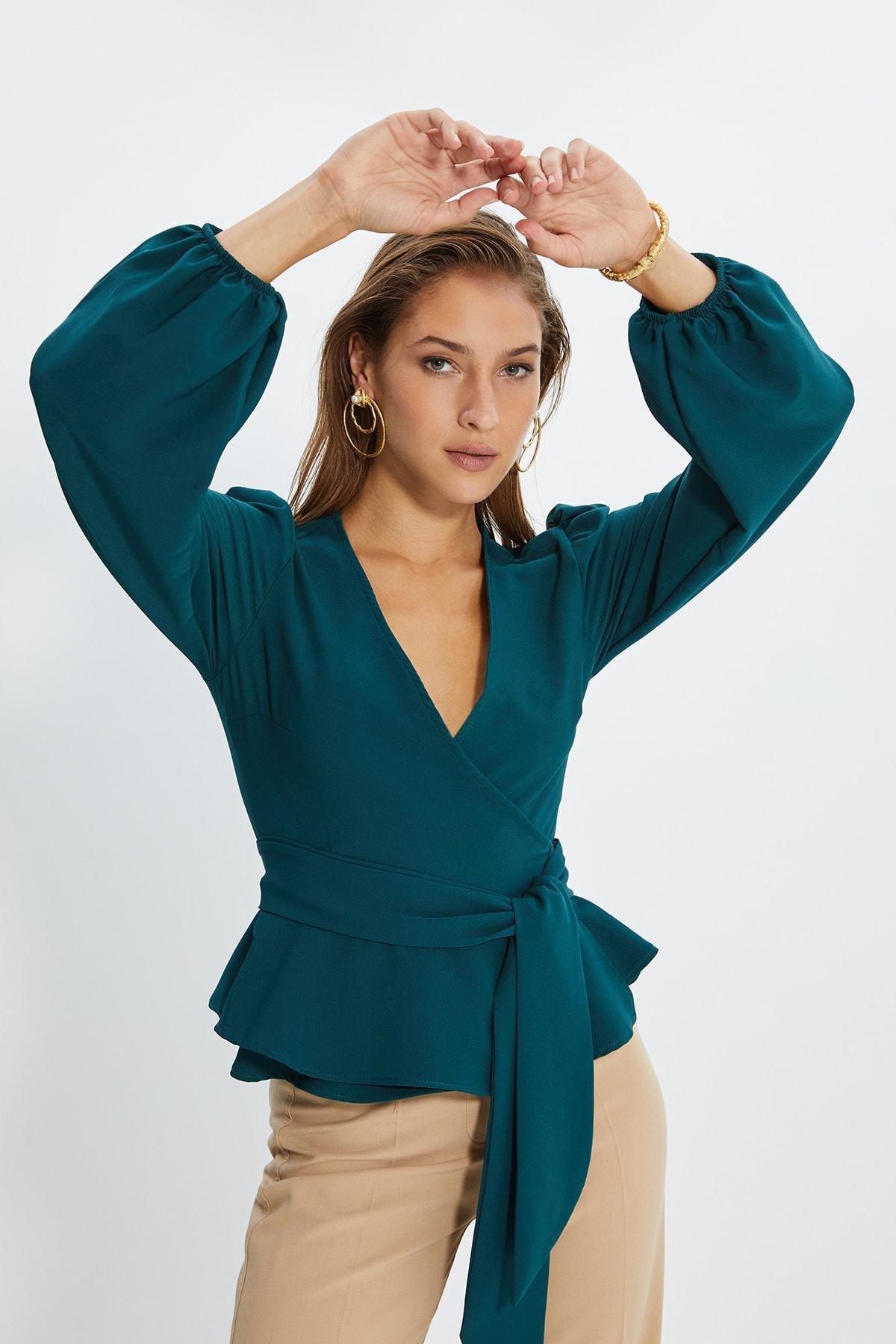 بلوزة بفتحة رقبة V متقاطعة، أخضر, Green, large image number 0