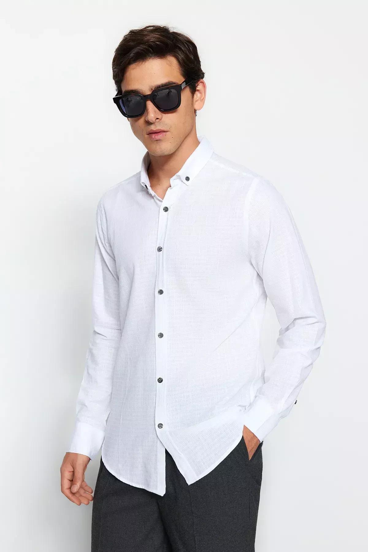 قميص بقصة سليم فت، أبيض وأزرق, White, large image number 1