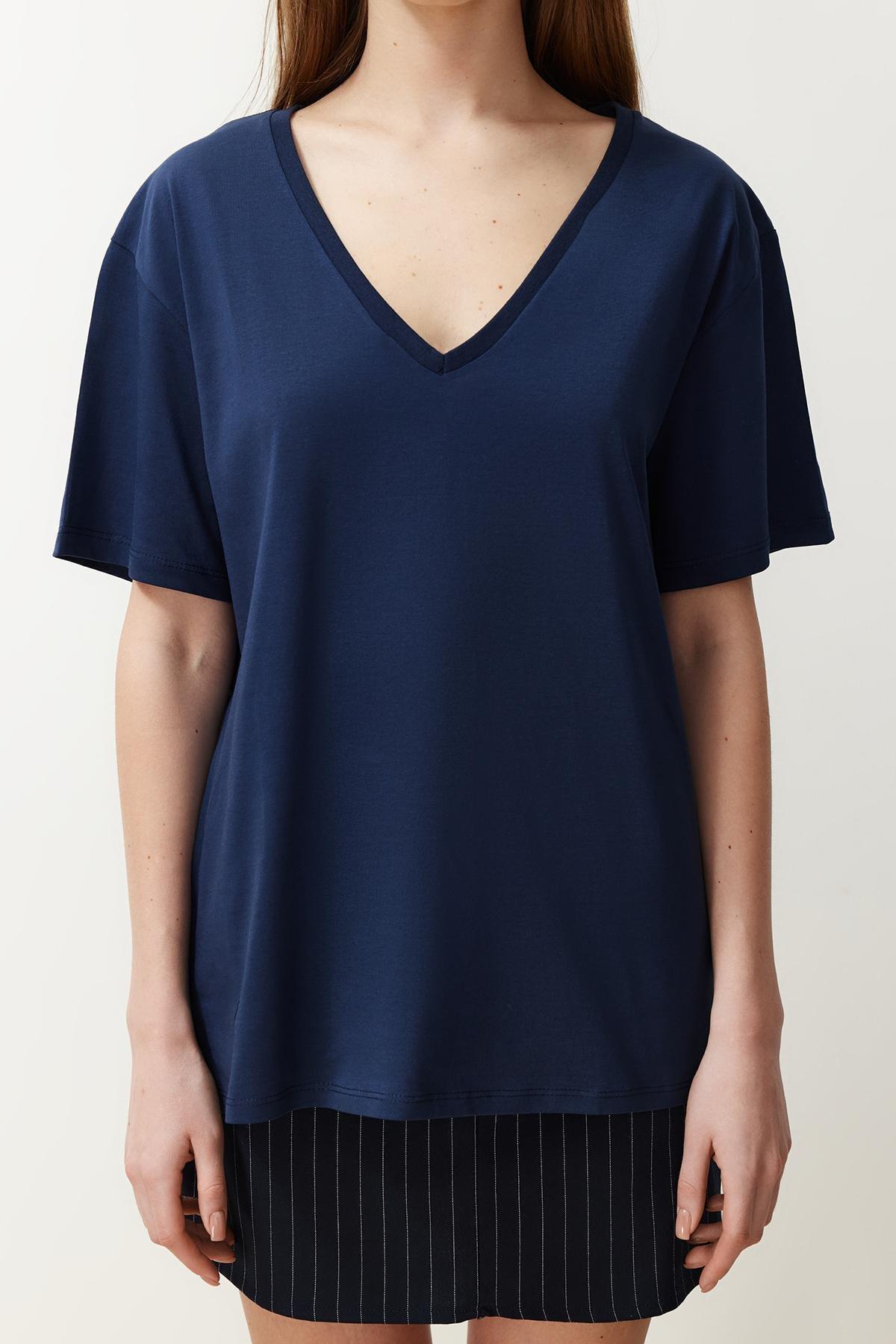 Navy V-Neck Boyfriend T-Shirt, , large image number 9