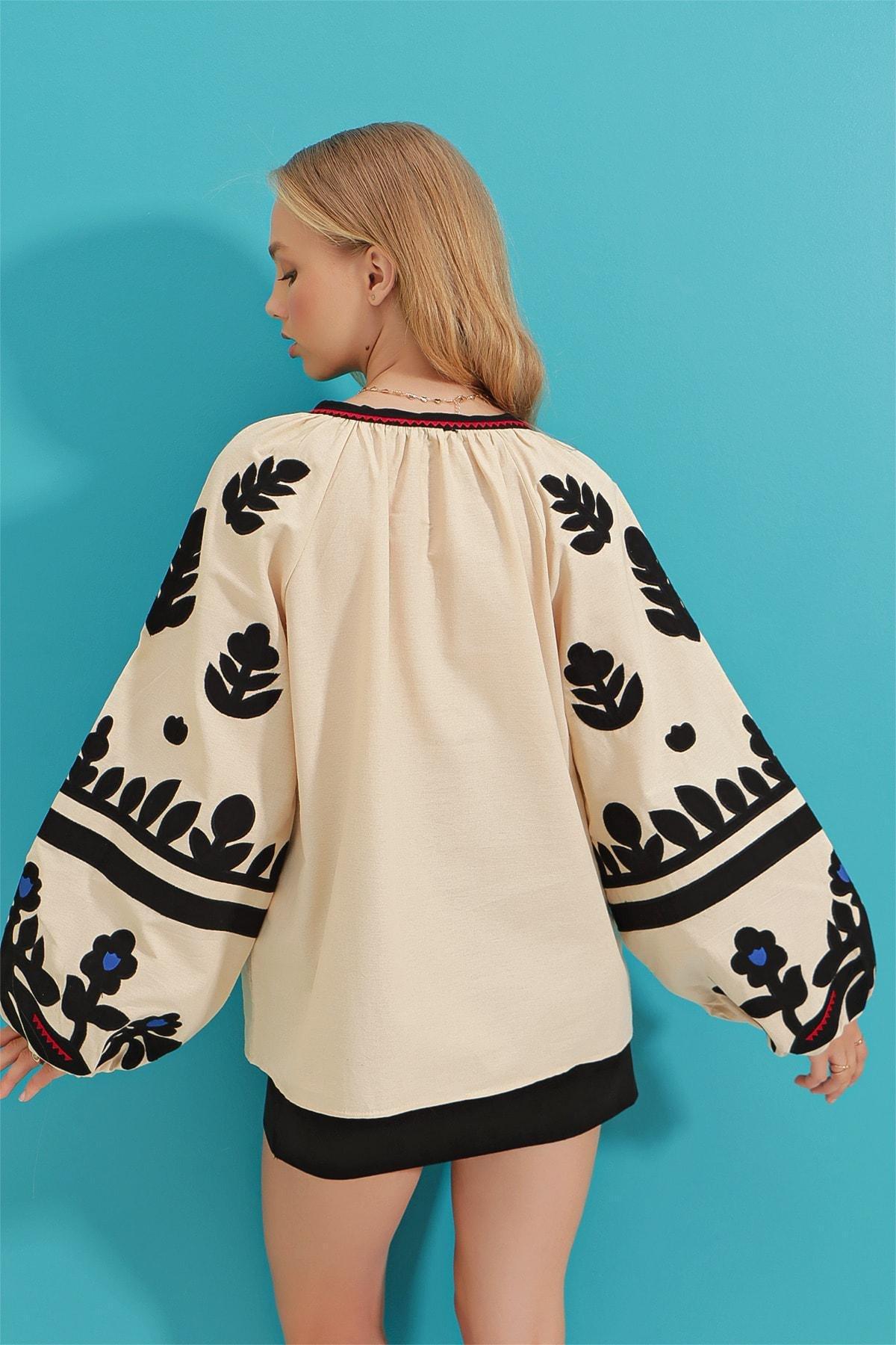 Beige Ethnic Print Blouse, , large image number 3