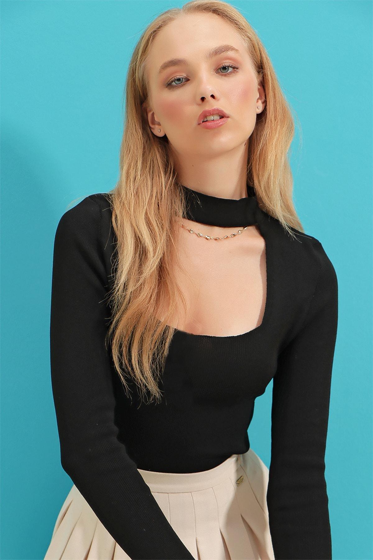 Black Fitted Choker High-Neck Blouse, , large image number 1