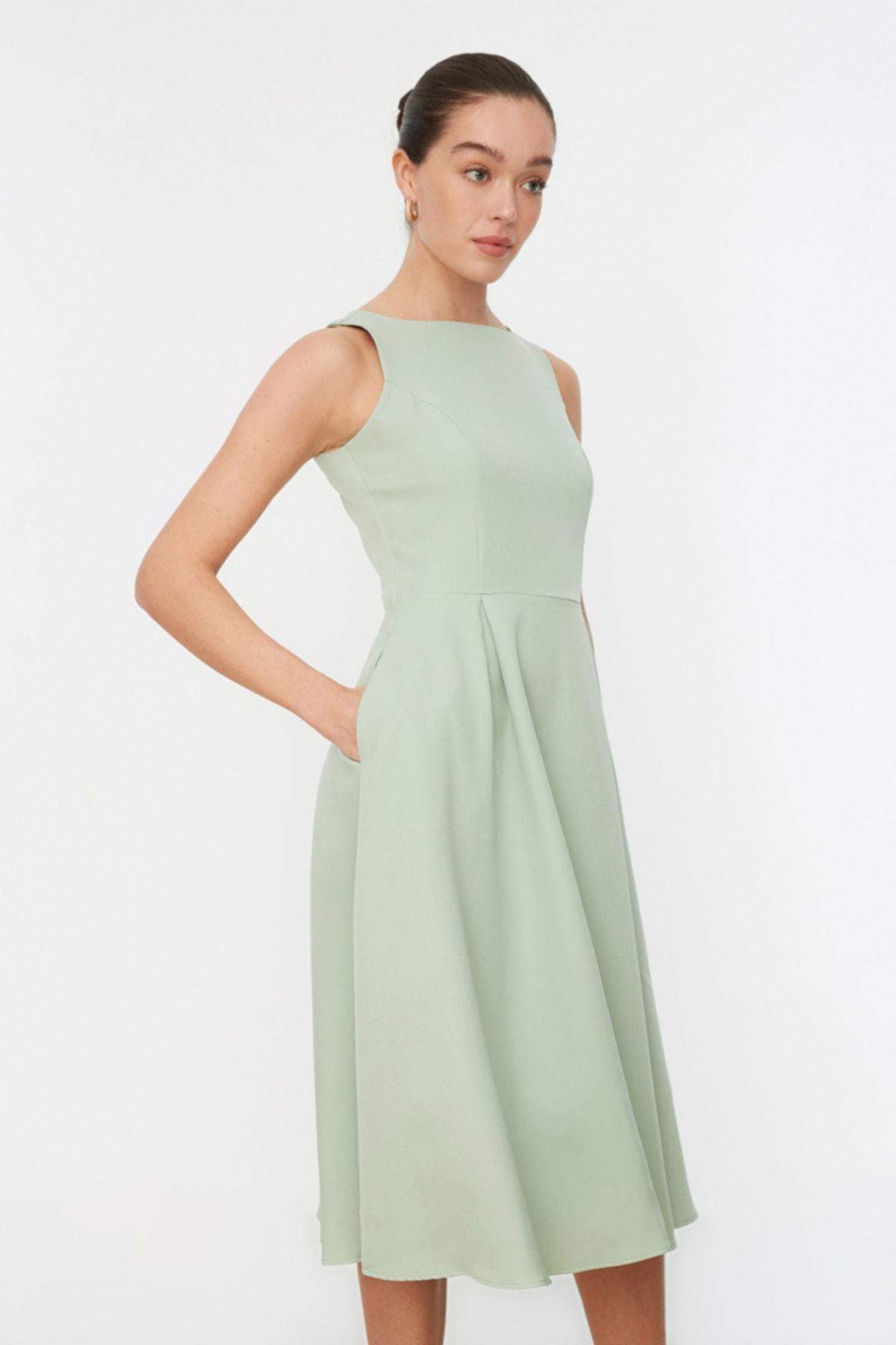 Green Open-Waist Pleated Midi Dress, Green, large image number 3