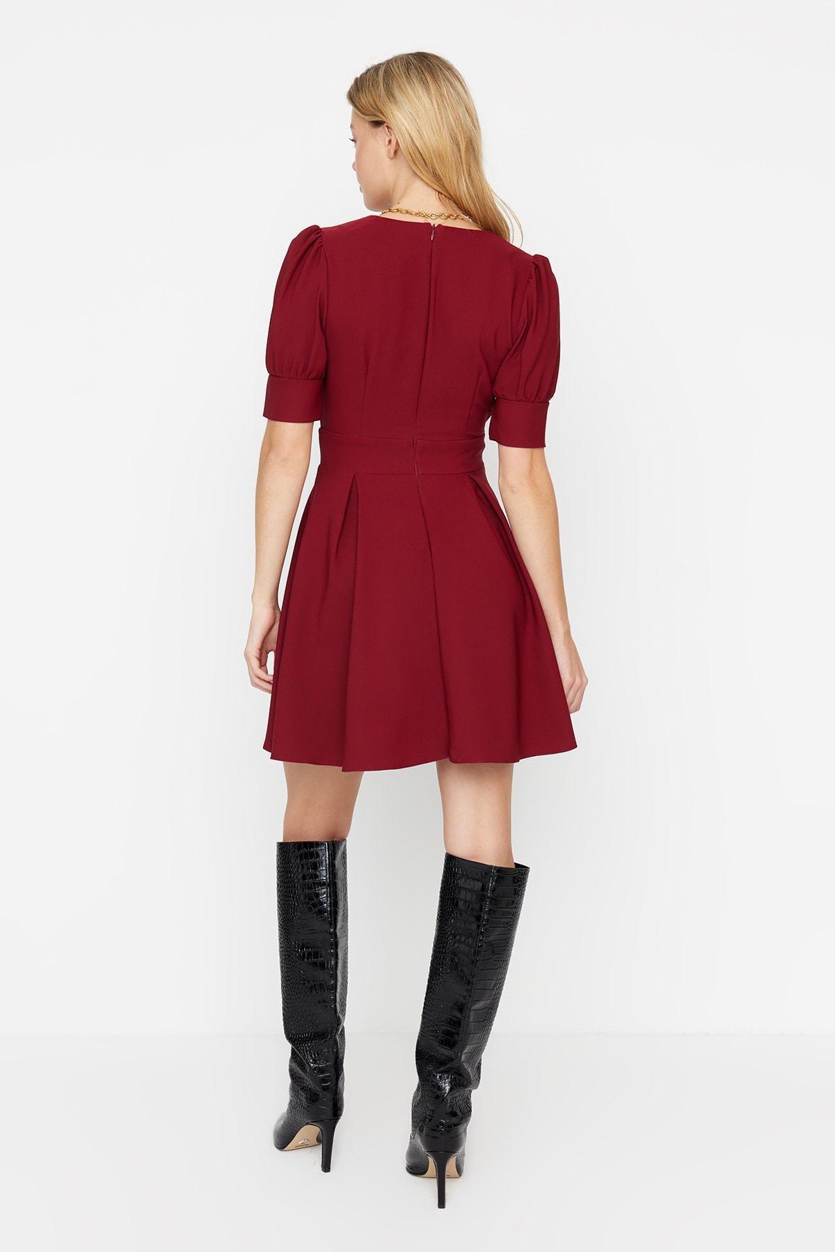 فستان بقصة على شكل حرف A وفتحة رقبة V، أحمر, Red, large image number 4