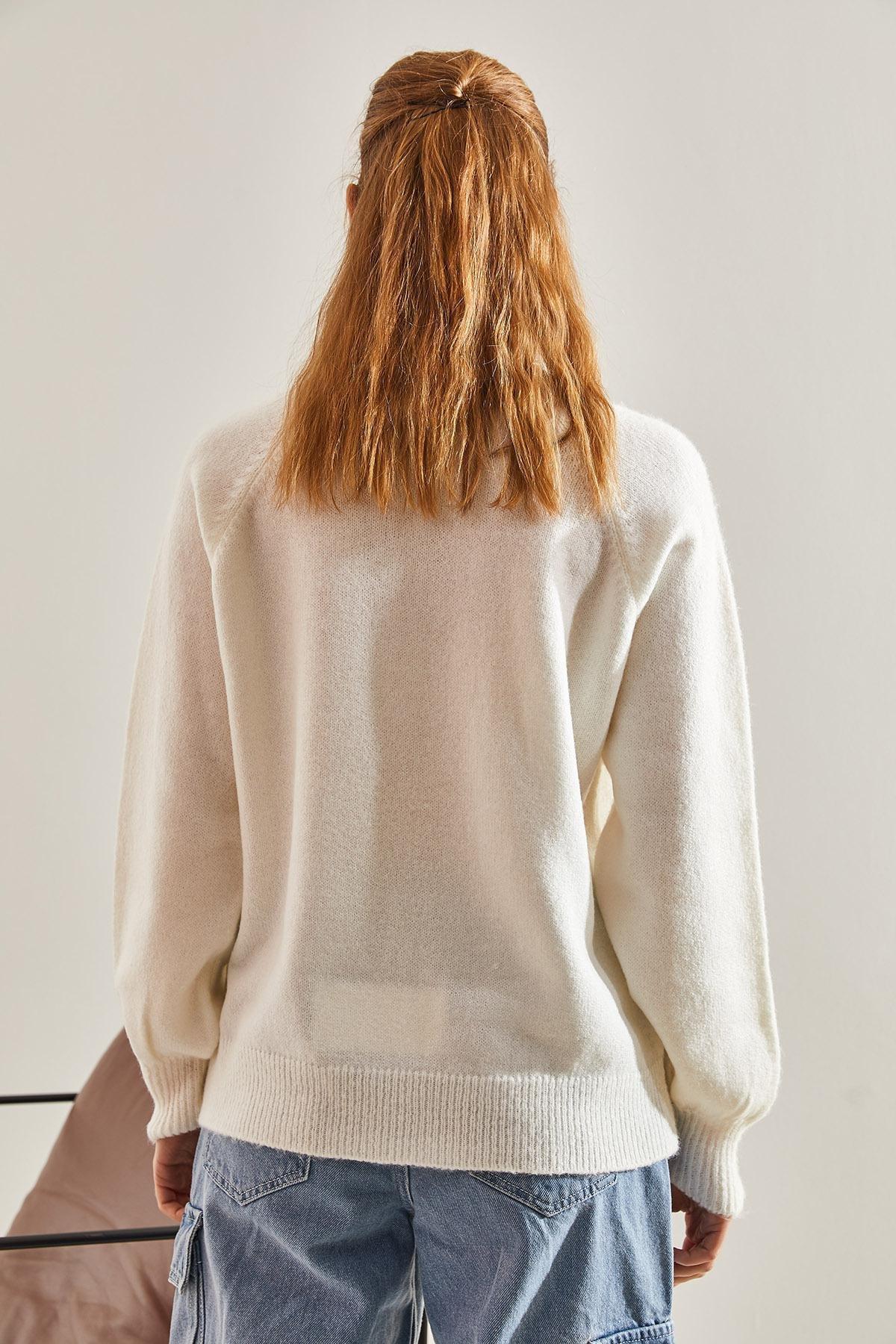 Ecru Turtleneck Striped Knitted Sweater, C101_5117, large image number 2