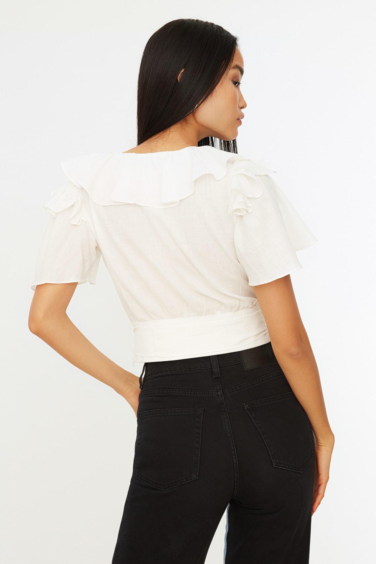 بلوزة بفتحة رقبة V متقاطعة وأكمام بحواف واسعة، كريمي, Ecru, large image number 4