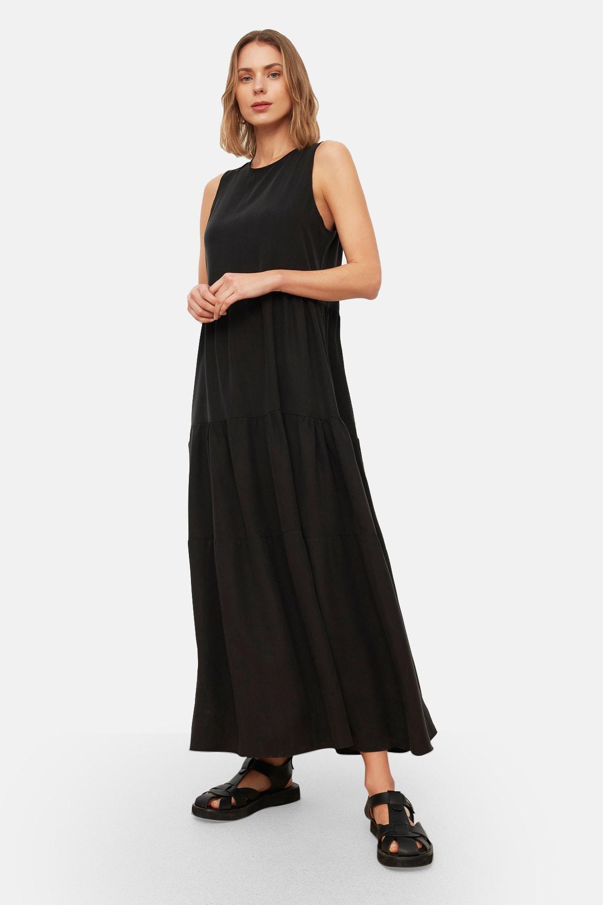 Black Shift Crew Neck Dress, , large image number 0