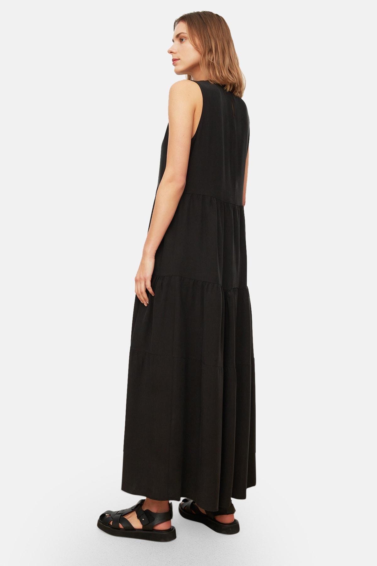 Black Shift Crew Neck Dress, , large image number 2