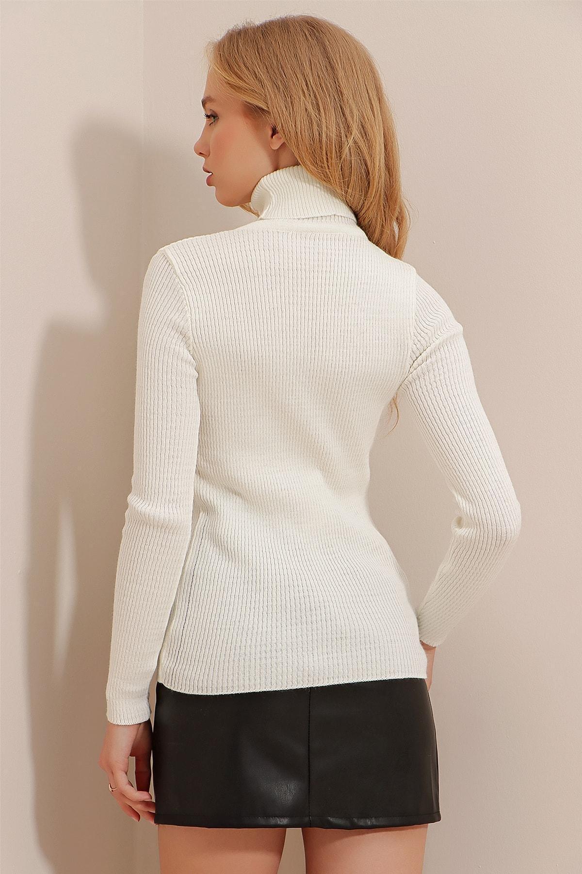Cream Fitted Turtleneck Sweater, Ecru, large image number 3