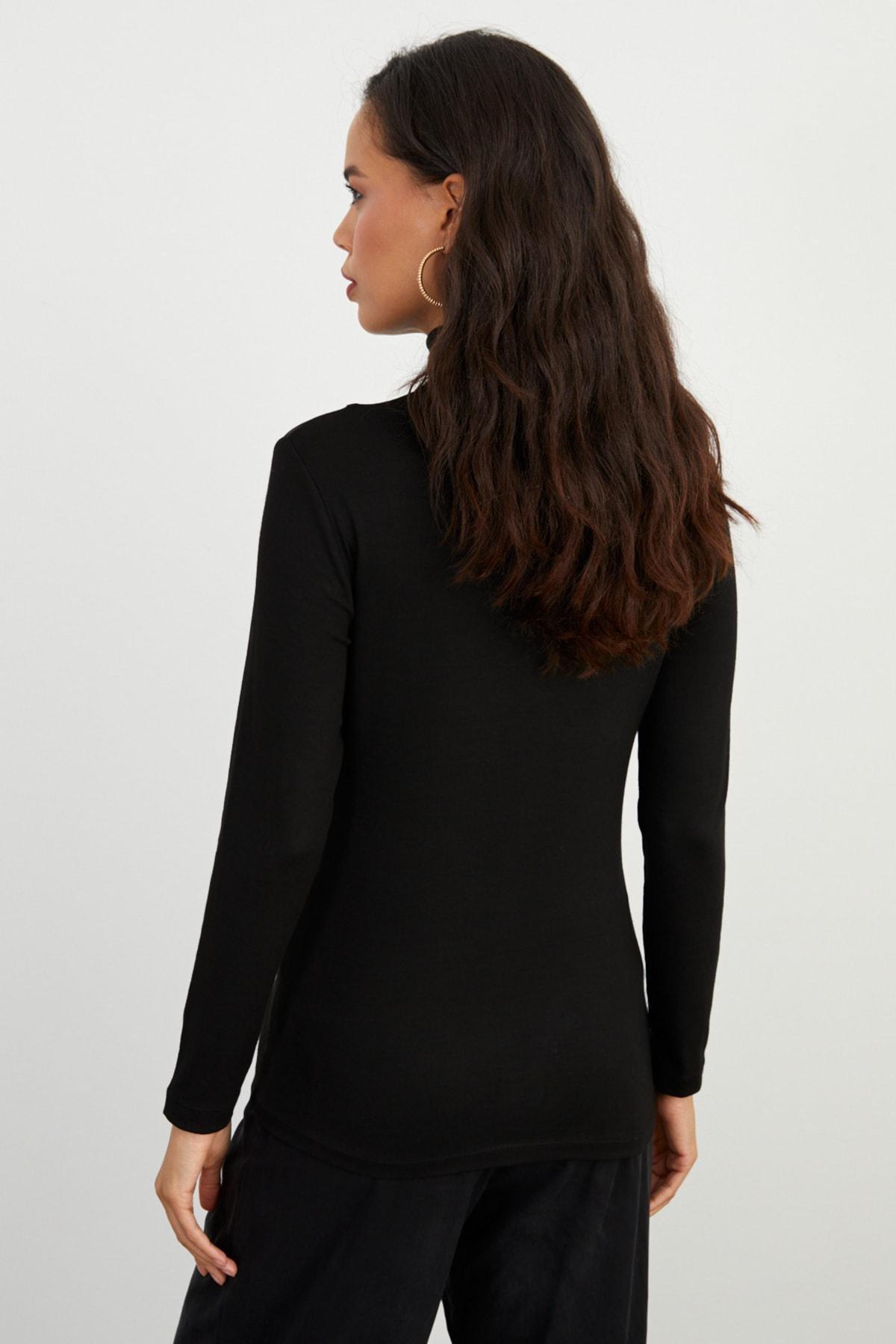 Black Fitted Turtleneck Blouse, , large image number 4