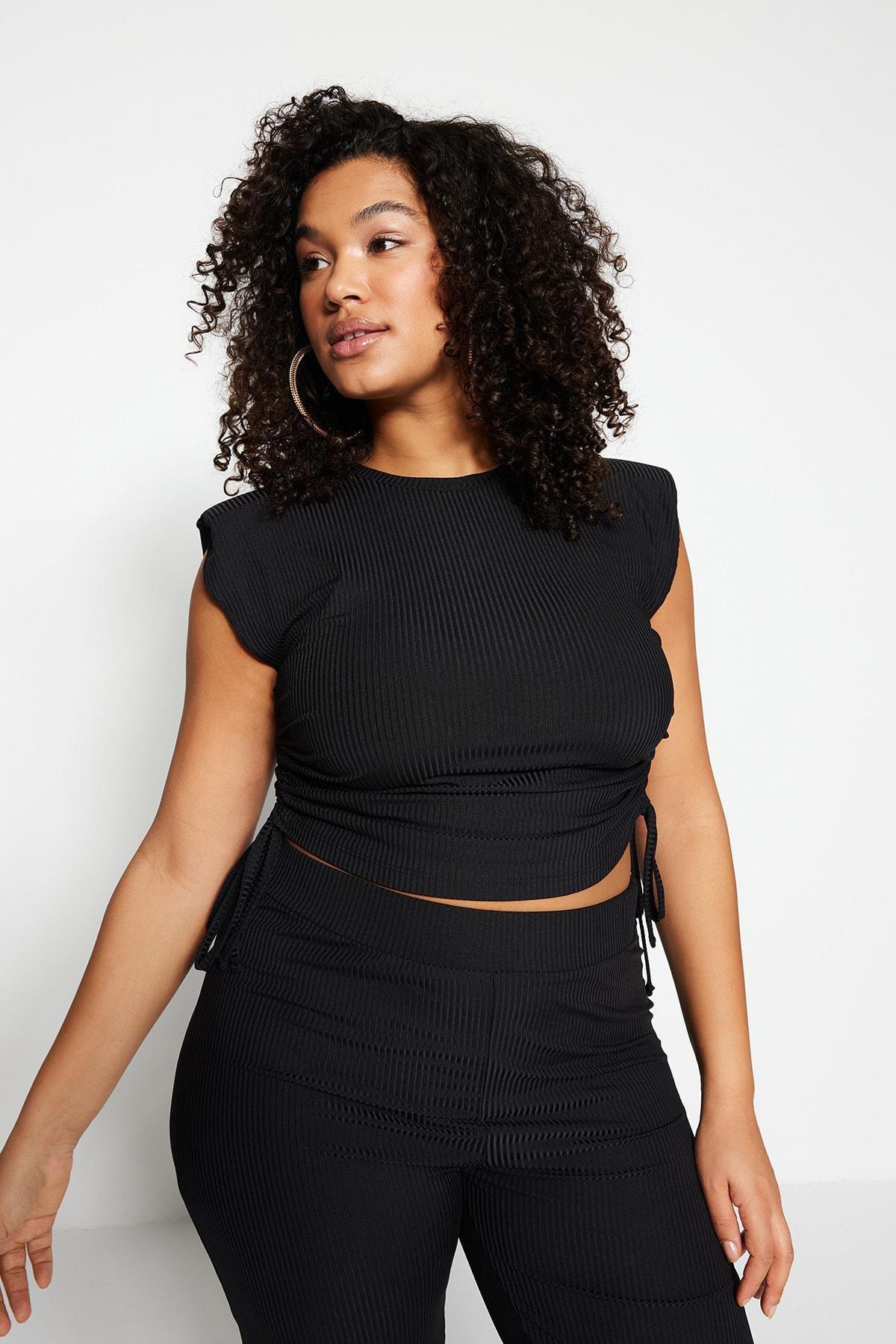 Black Fitted Crew Neck Plus Size Blouse, , large image number 2