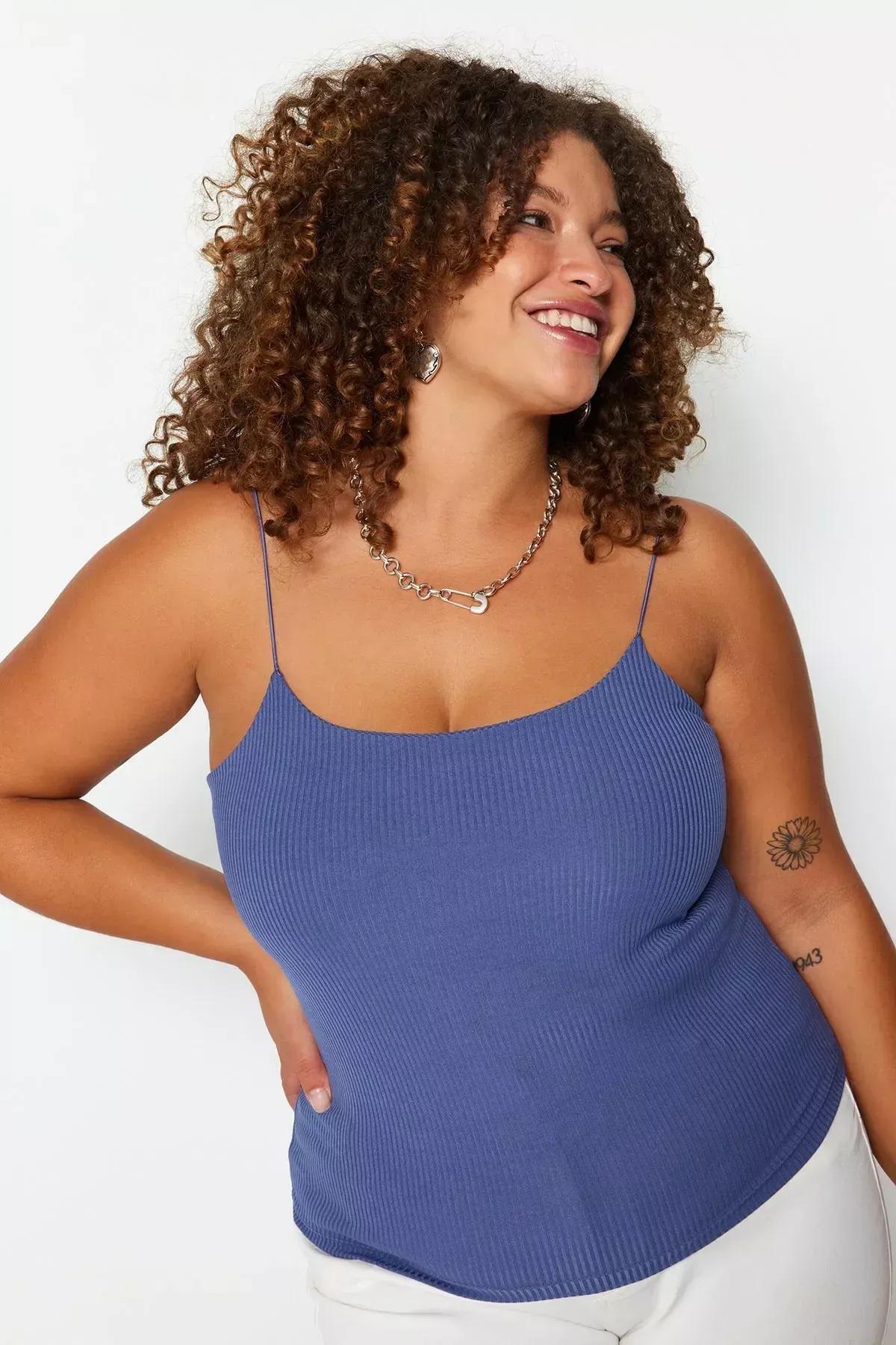 بلوزة بفتحة رقبة عميقة للمقاسات الكبيرة، أزرق, Blue, medium