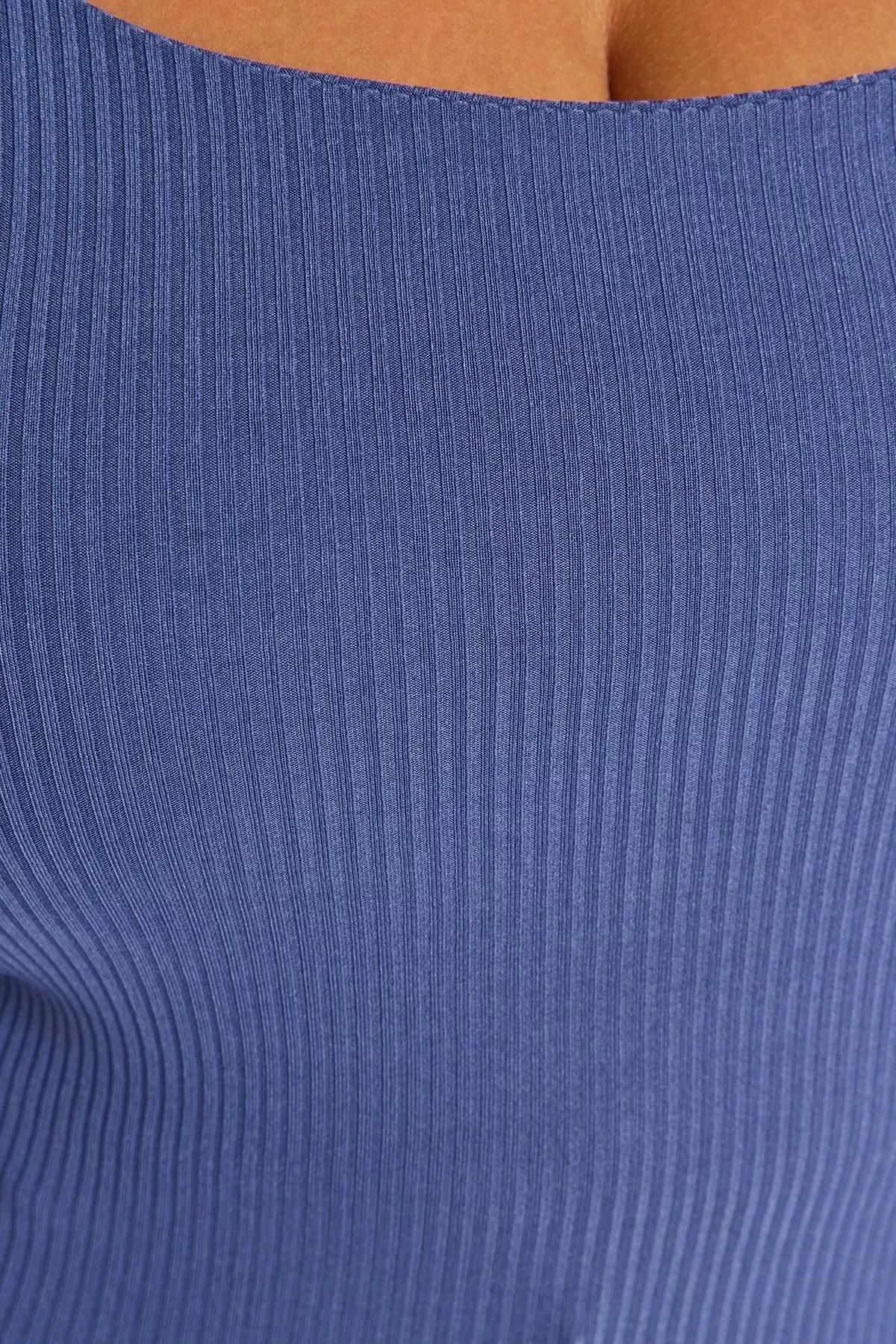 بلوزة بفتحة رقبة عميقة للمقاسات الكبيرة، أزرق, Blue, large image number 4