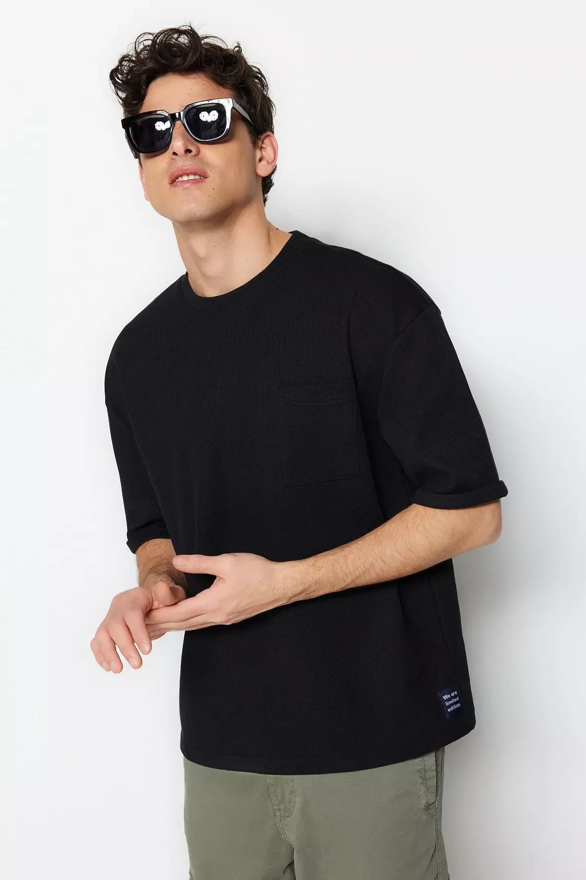 Black Relaxed T-Shirt, Black, large image number 0
