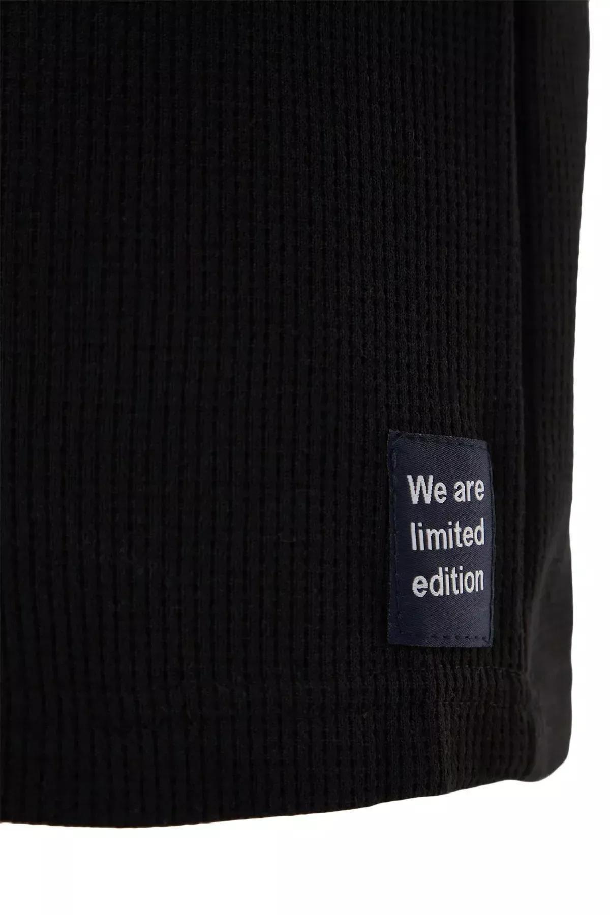 Black Relaxed T-Shirt, Black, large image number 6