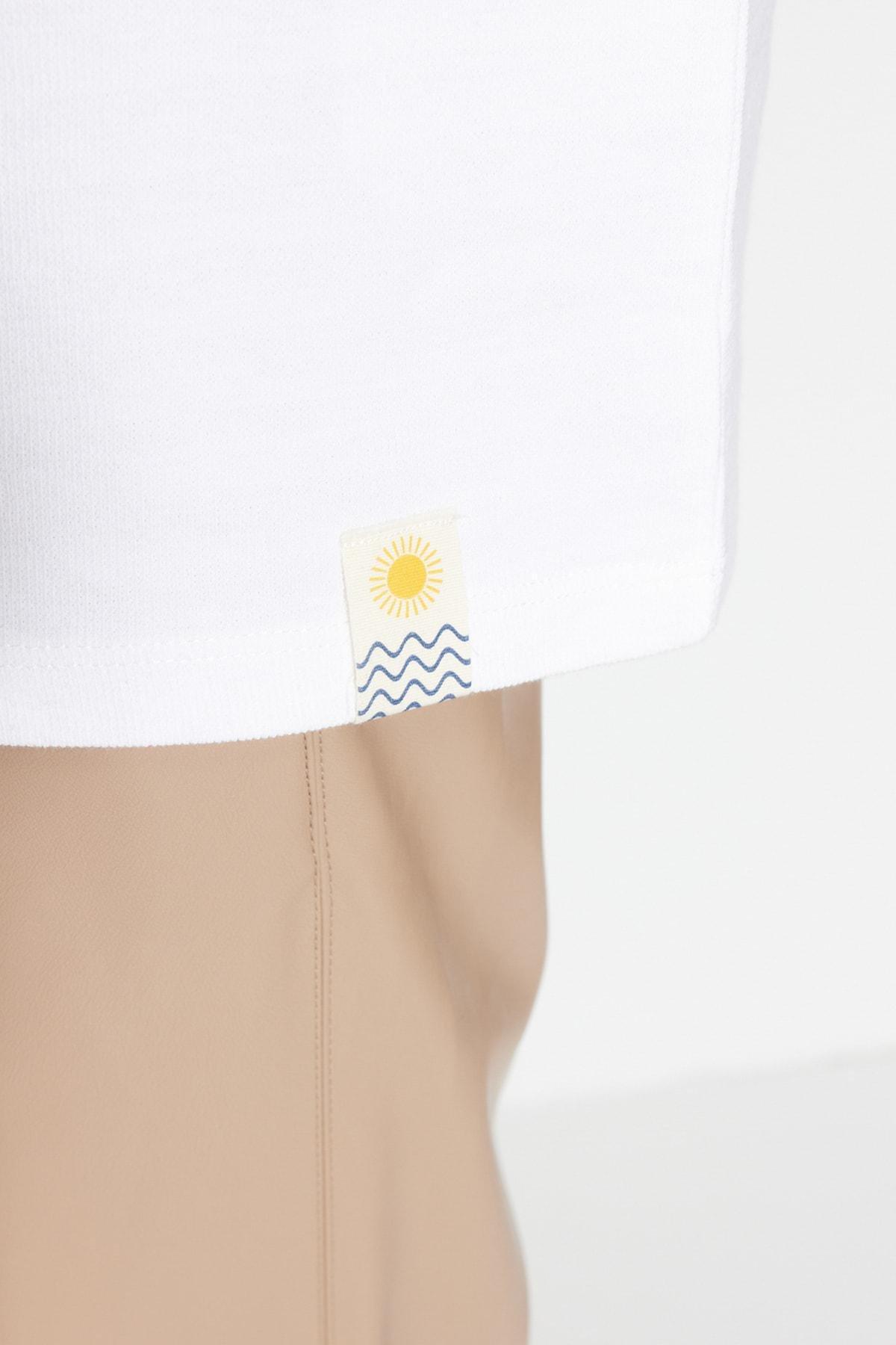 White Relaxed T-Shirt, , large image number 3