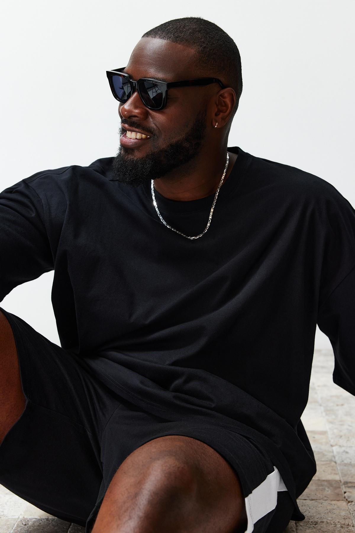 Black Oversize Plus Size T-Shirt, , large image number 3