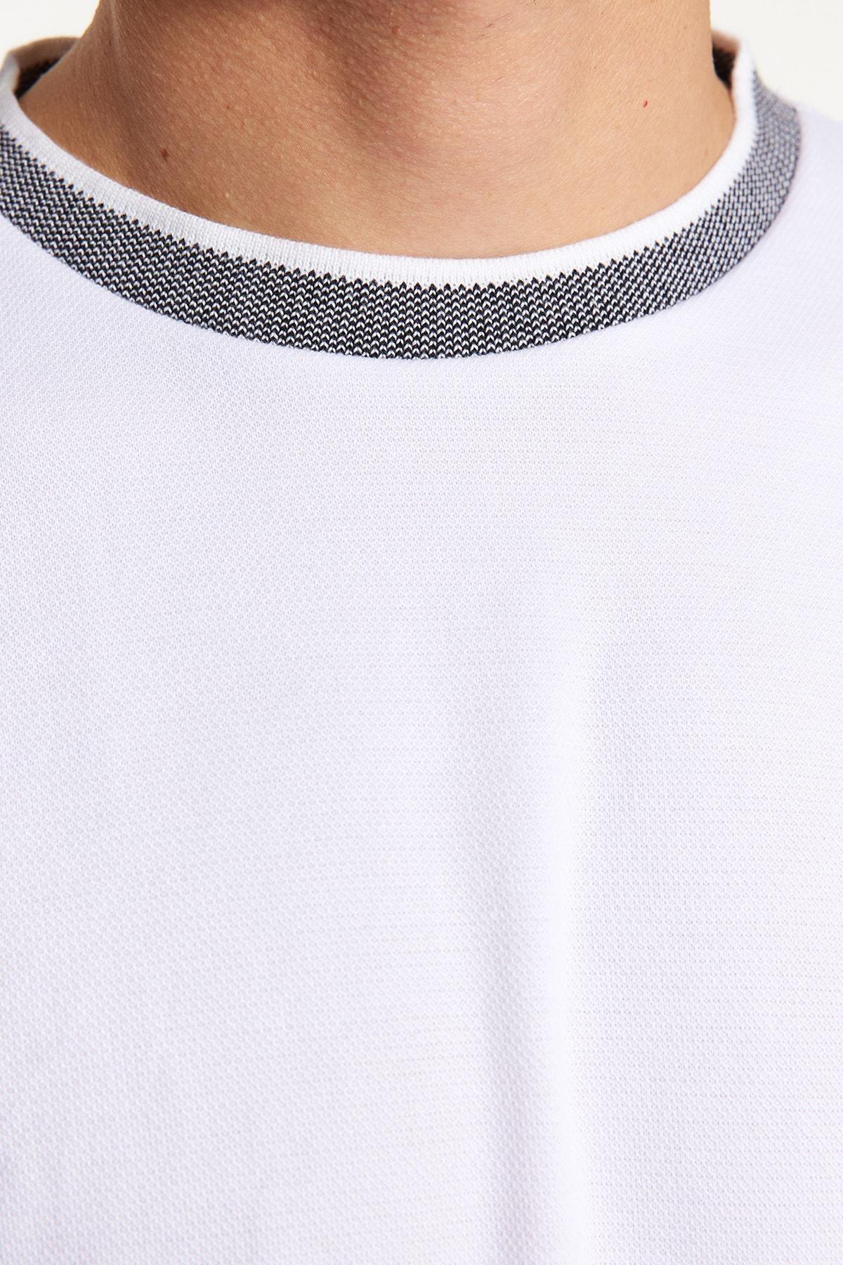 White Relaxed T-Shirt, , large image number 3