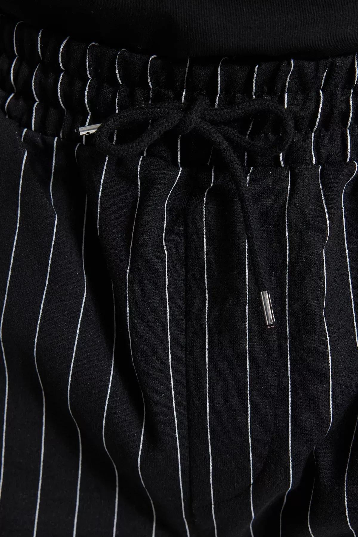 Black Striped Normal Waist Shorts, Black, large image number 10