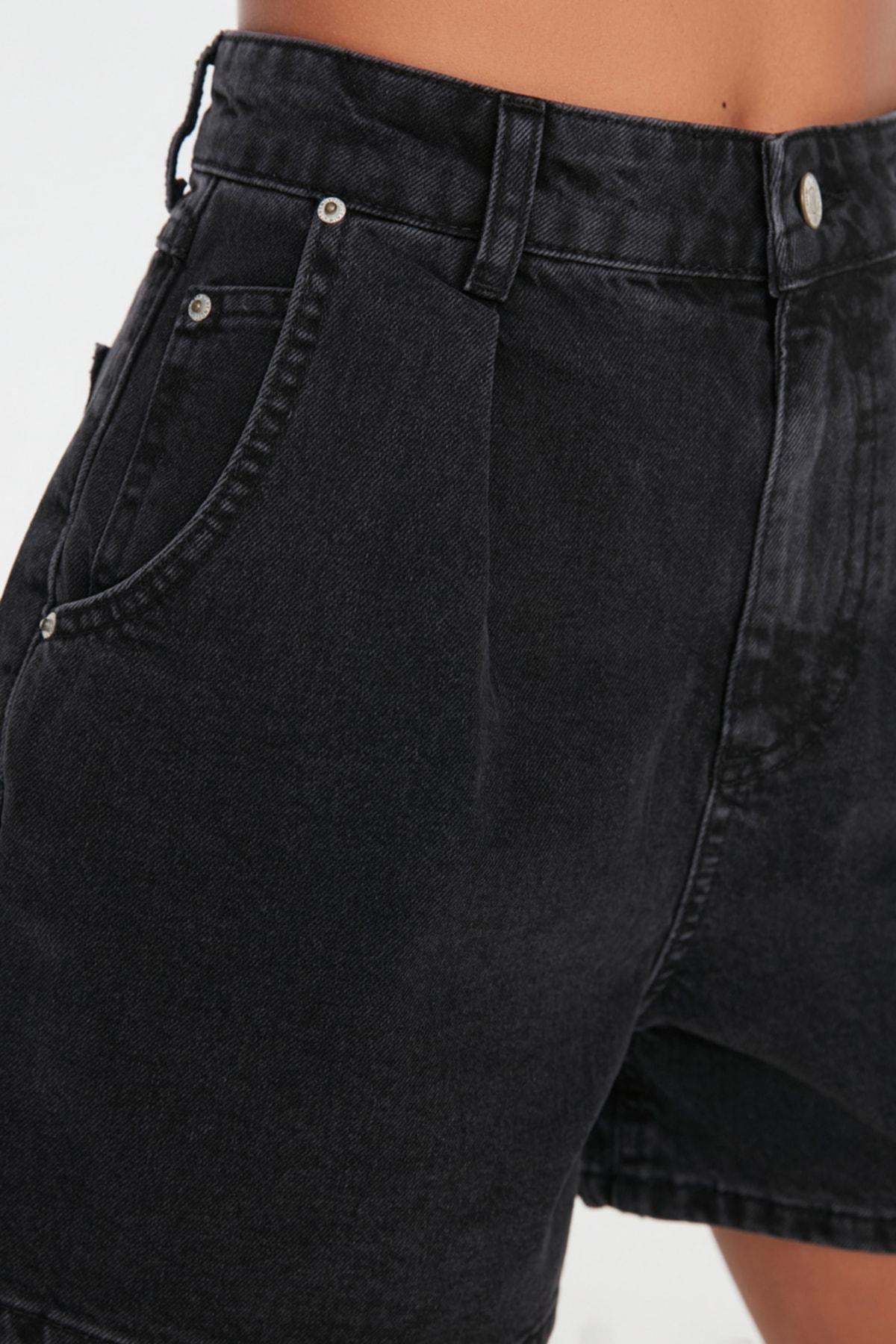 Black Pleated High Waist Shorts, , large image number 3