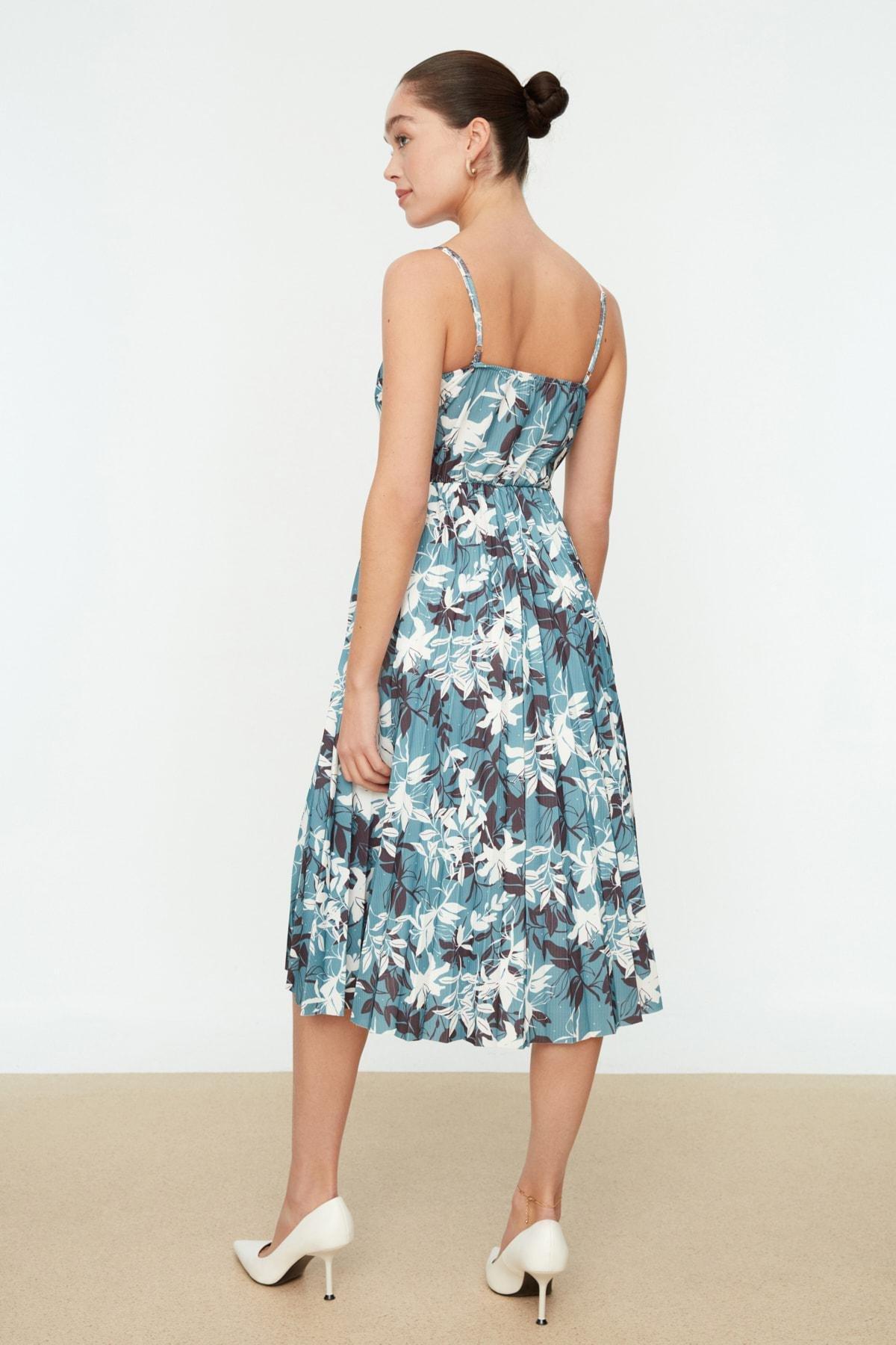 Green Pleated Midi Dress, , large image number 8