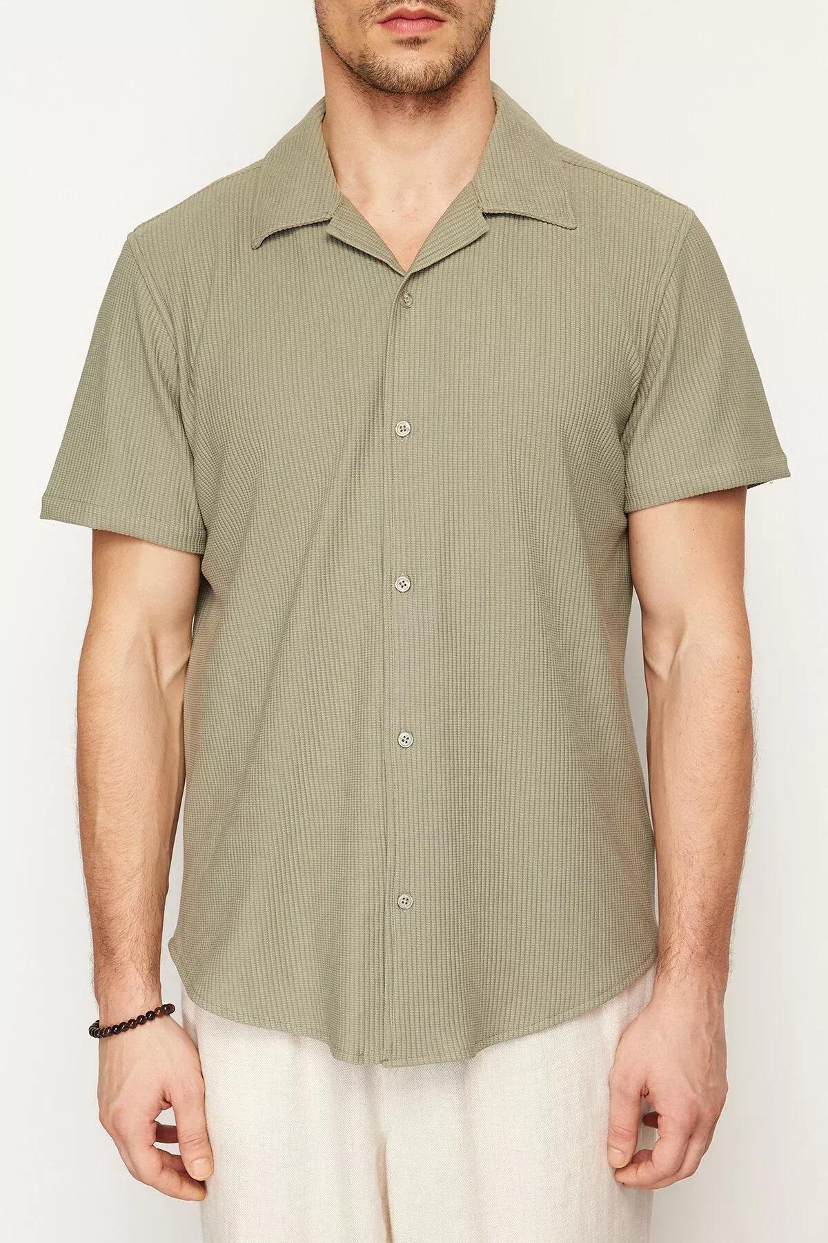 Green Short Sleeve Collared Shirt, Green, large image number 1