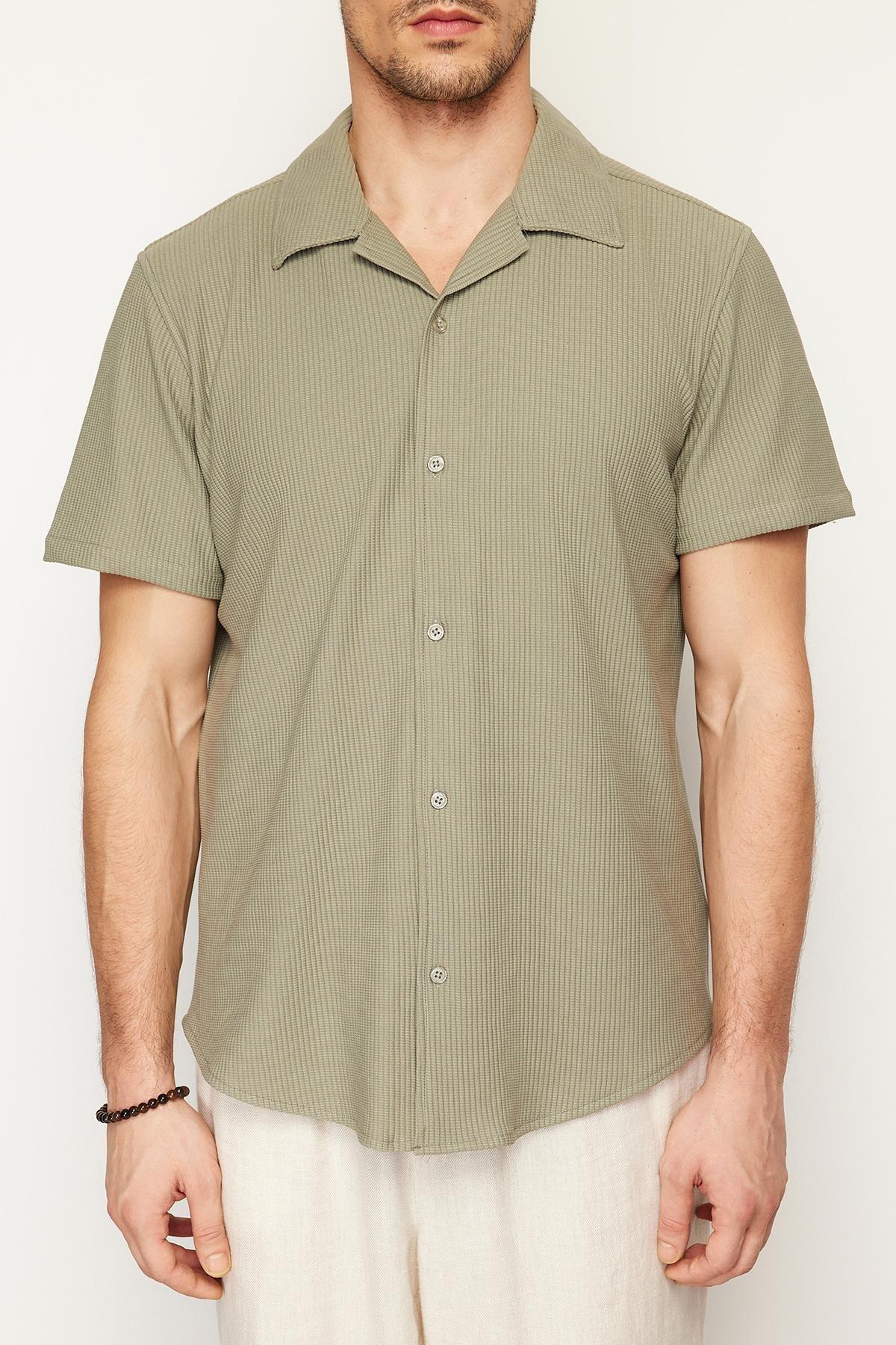 Green Short Sleeve Collared Shirt, , large image number 2