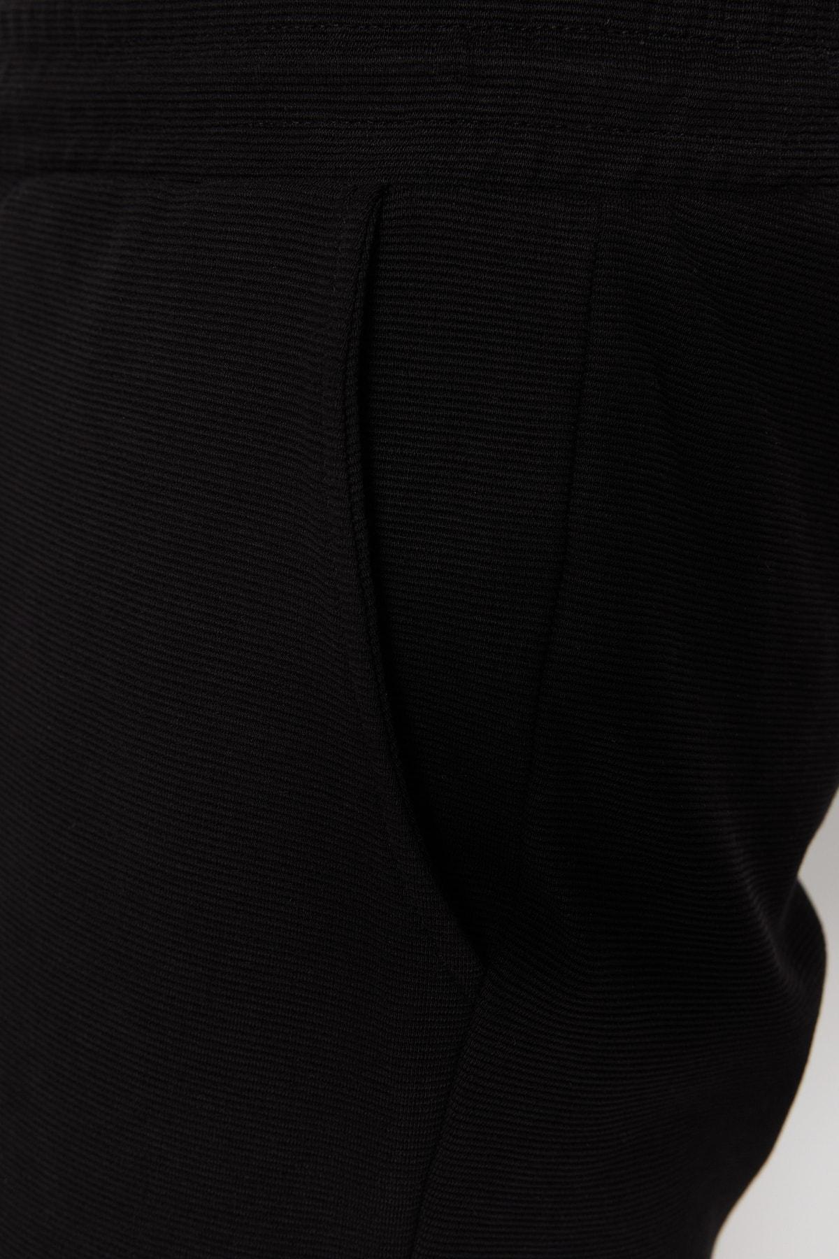 Black Straight Mid Waist Shorts, , large image number 4