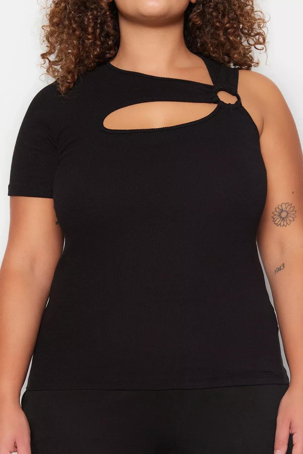 Black Fitted Plus Size Blouse, , large image number 3