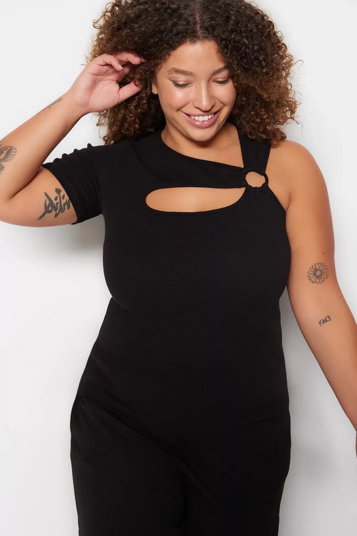 Black Fitted Plus Size Blouse, , large image number 4