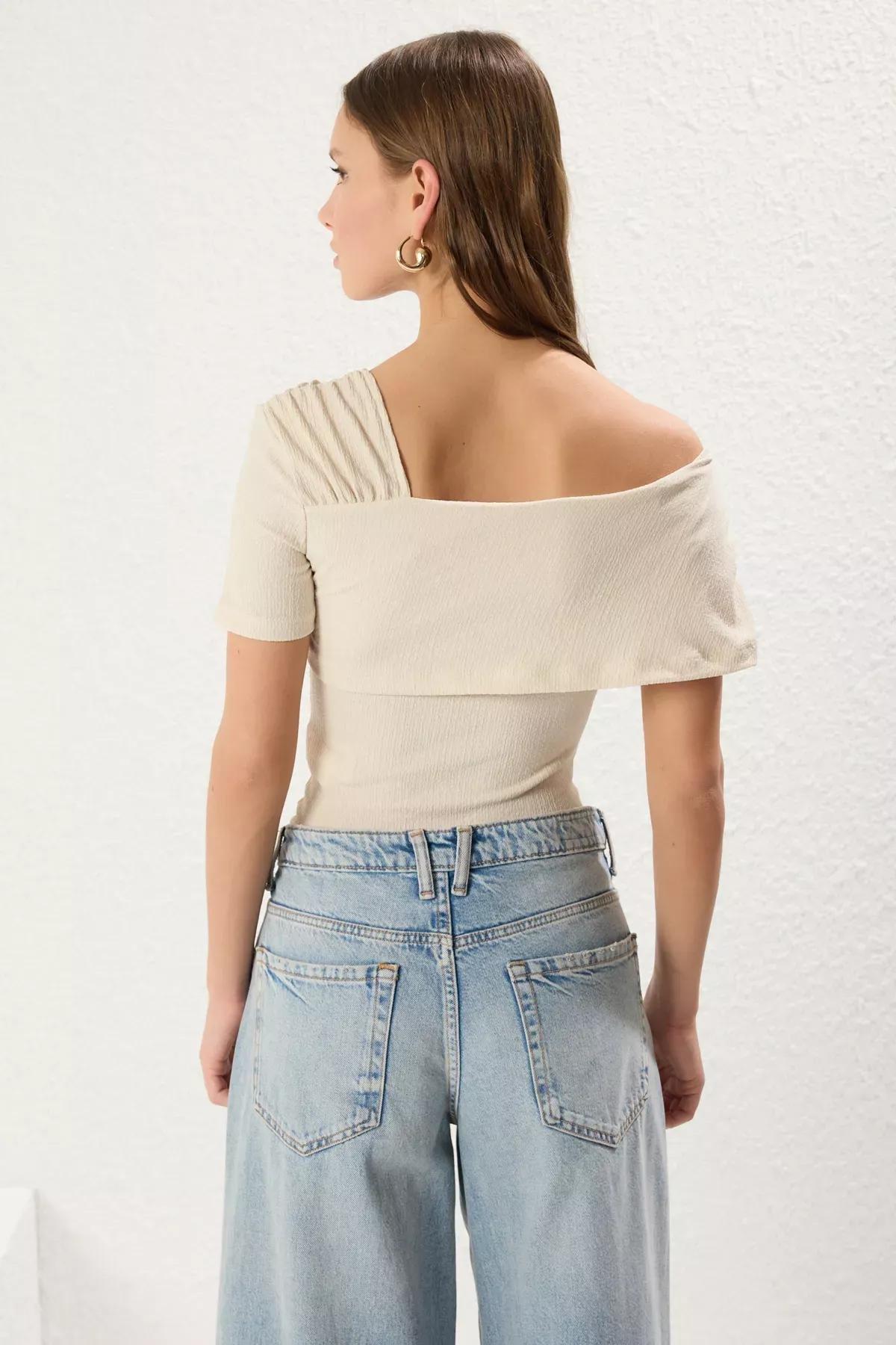 Beige Asymmetric Collar Snap Bodysuit, , large image number 4