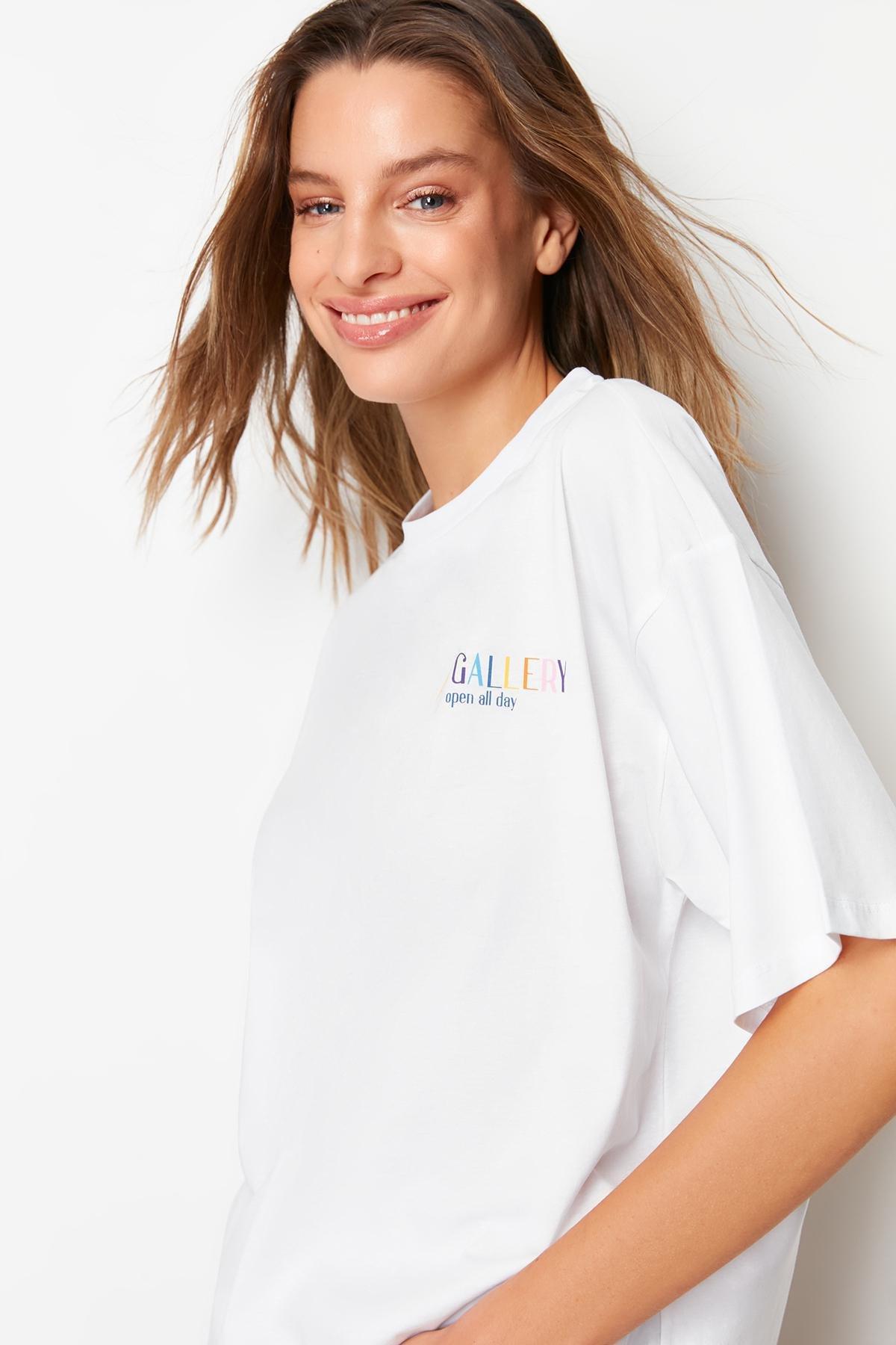 Trendyol - White Graphic Boyfriend T-Shirt