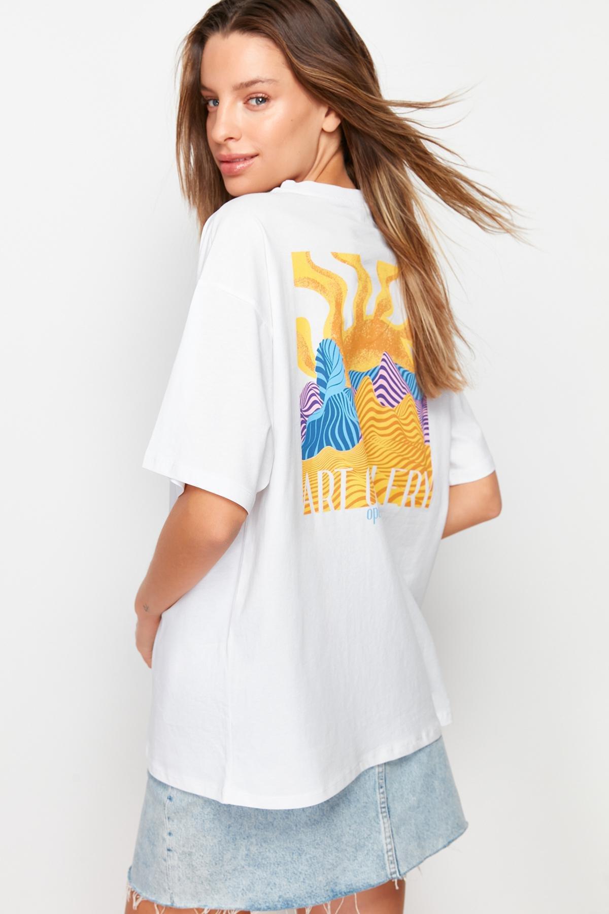 Trendyol - White Graphic Boyfriend T-Shirt