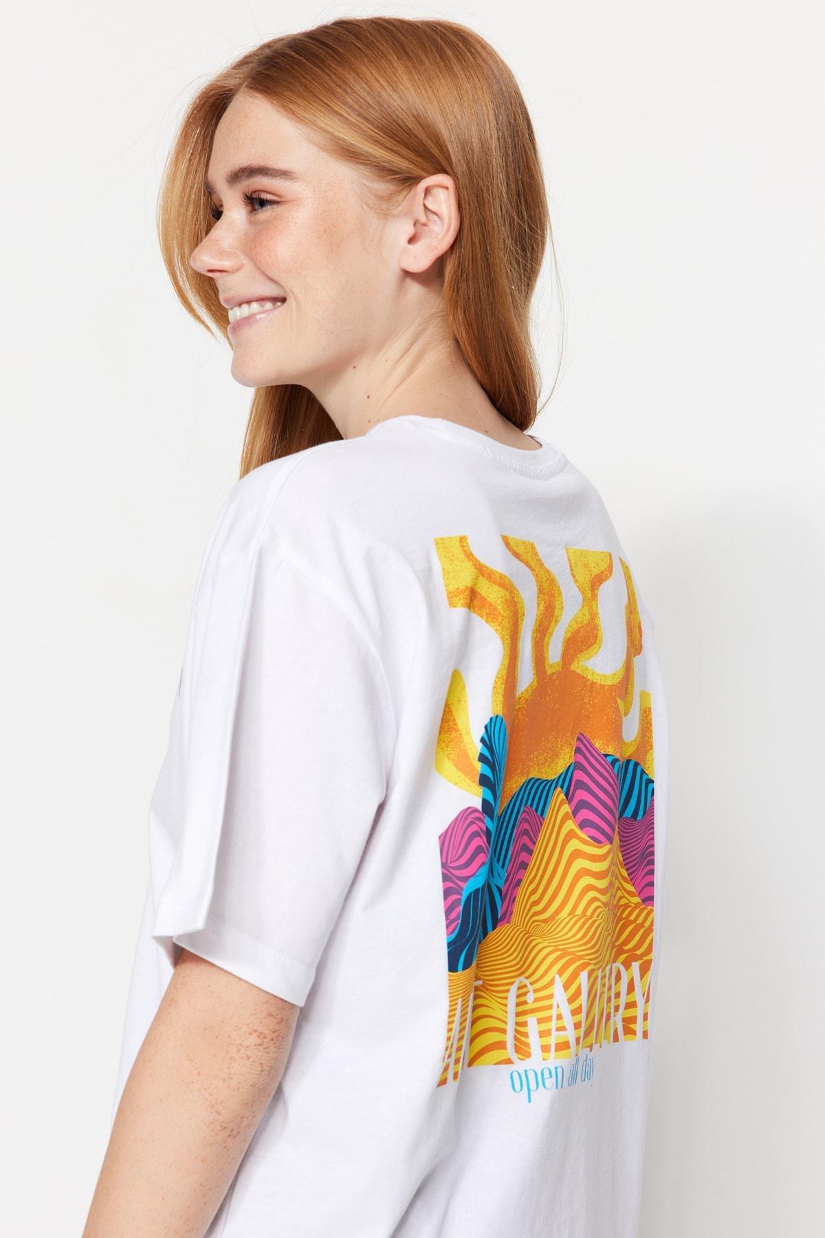 Trendyol - White Graphic Boyfriend T-Shirt