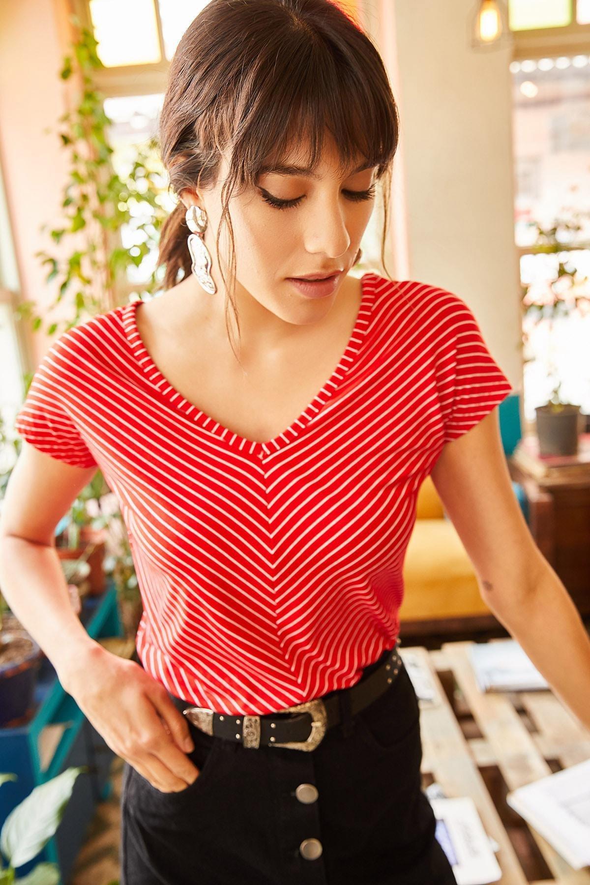 Red Front Back V Triangle T-Shirt, Red, large image number 0