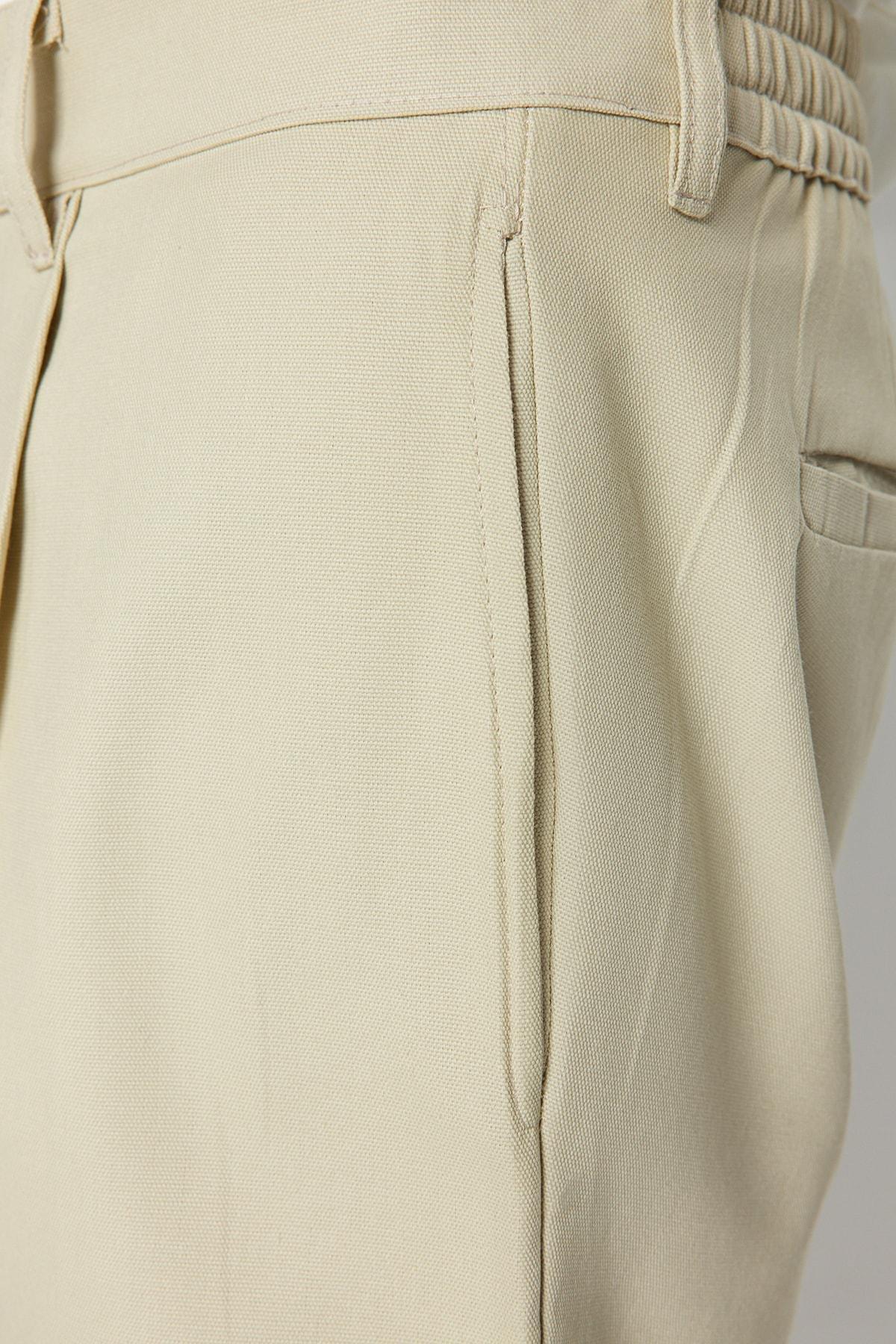 Trendyol - Beige Straight Mid Waist Shorts <br>