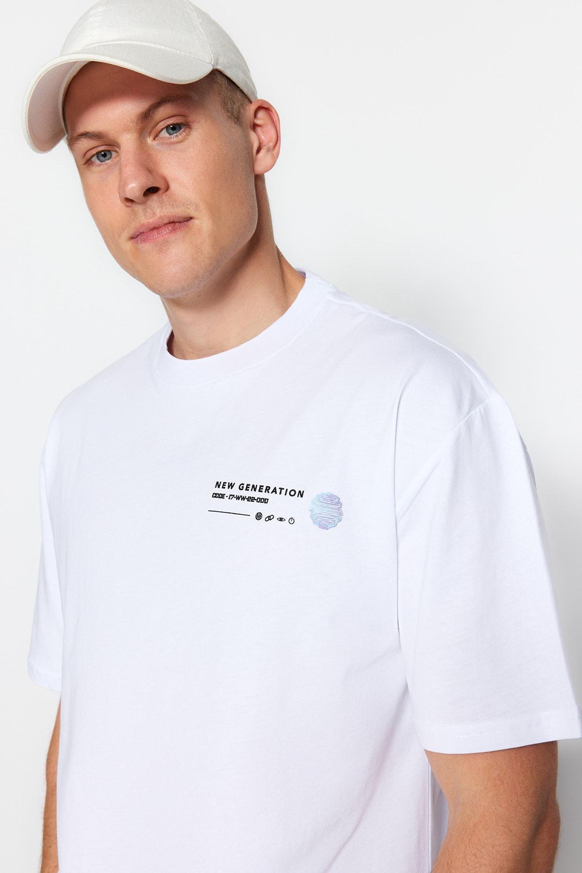 White Printed Relaxed T-Shirt, , large image number 4