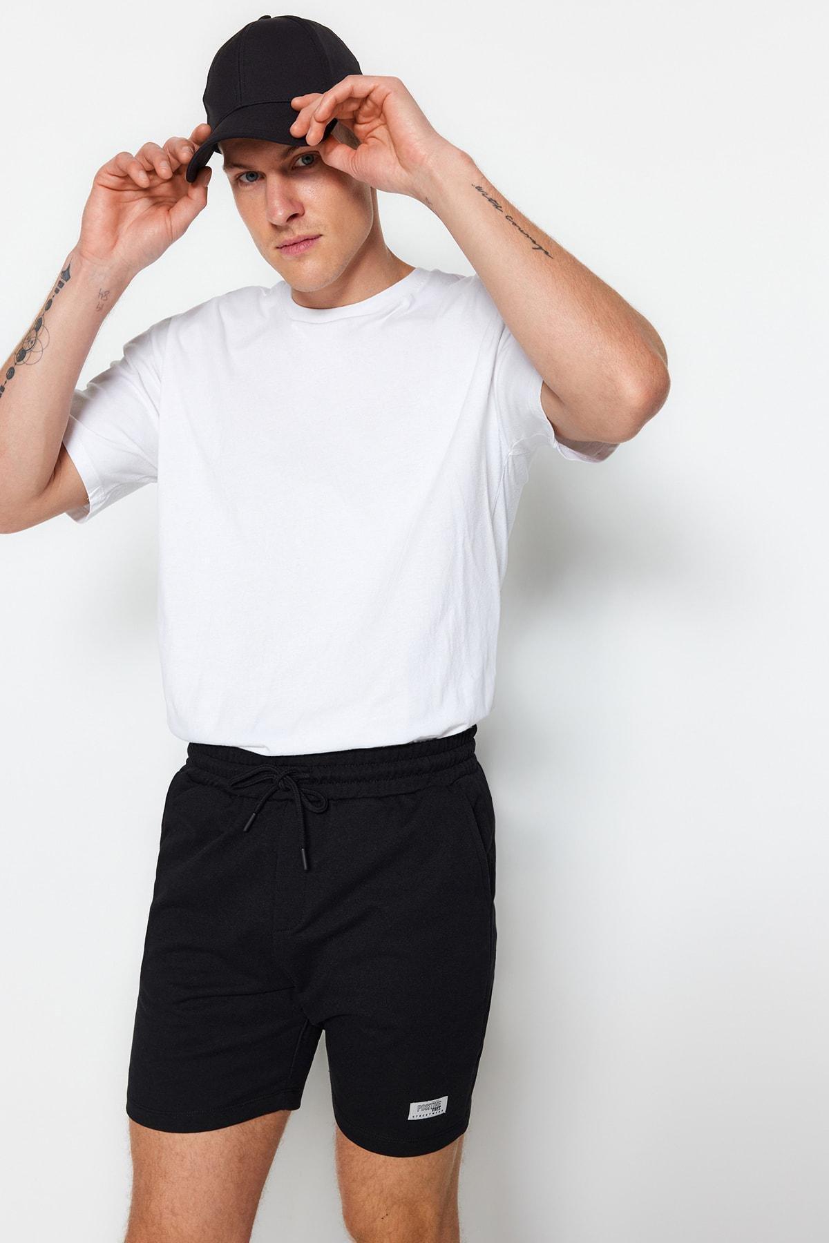 Trendyol - Black Mid Waist Straight Shorts